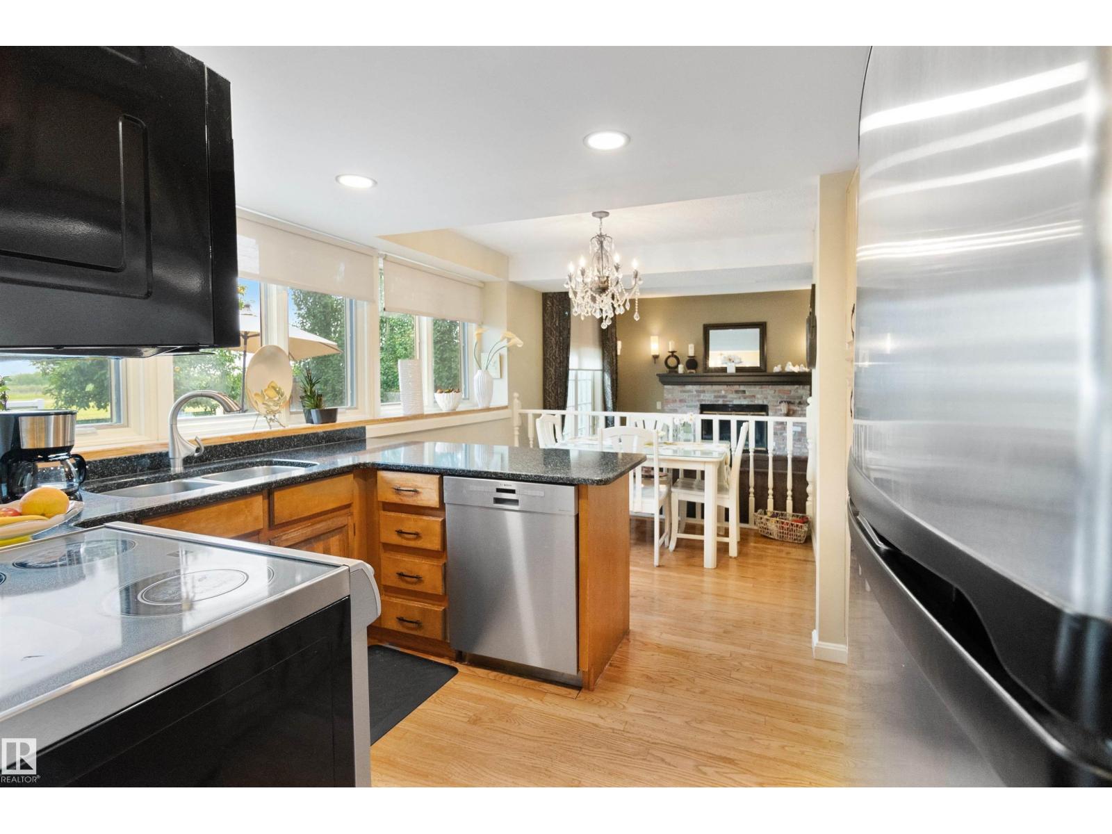 433 VILLAGE DR, Sherwood Park