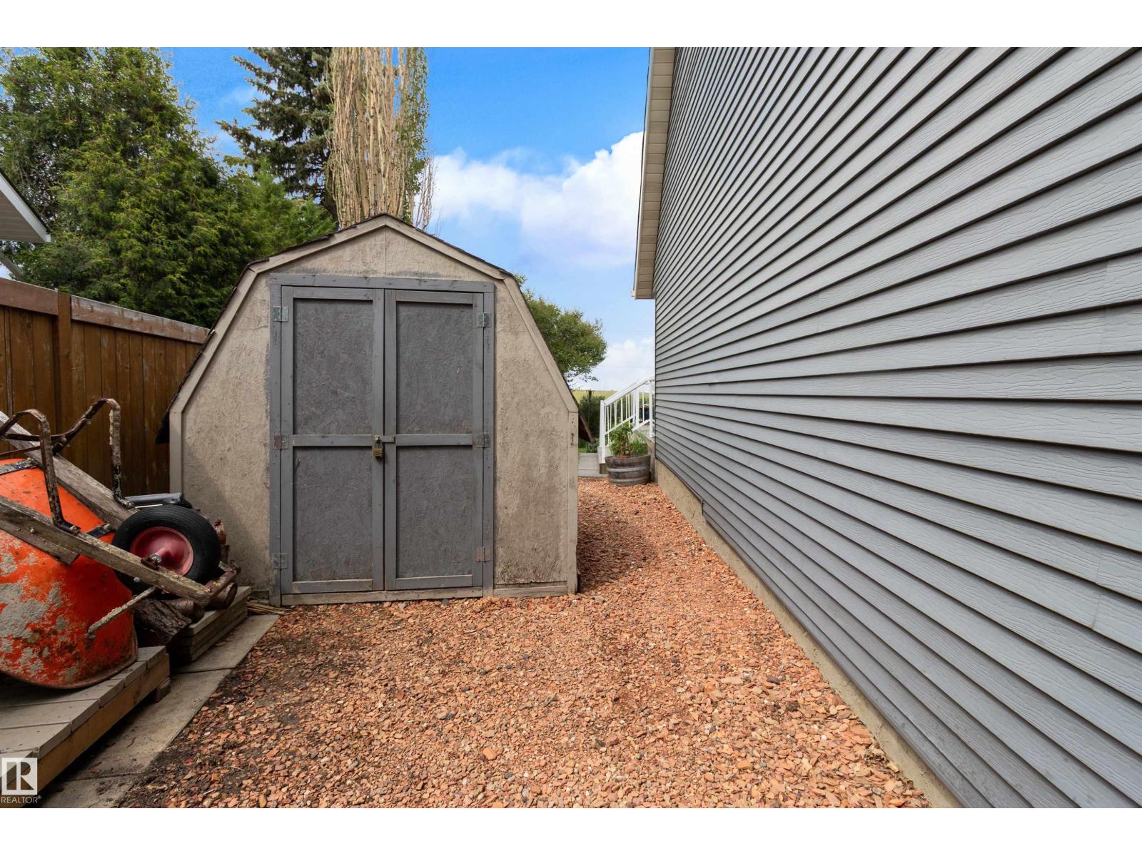 433 VILLAGE DR, Sherwood Park