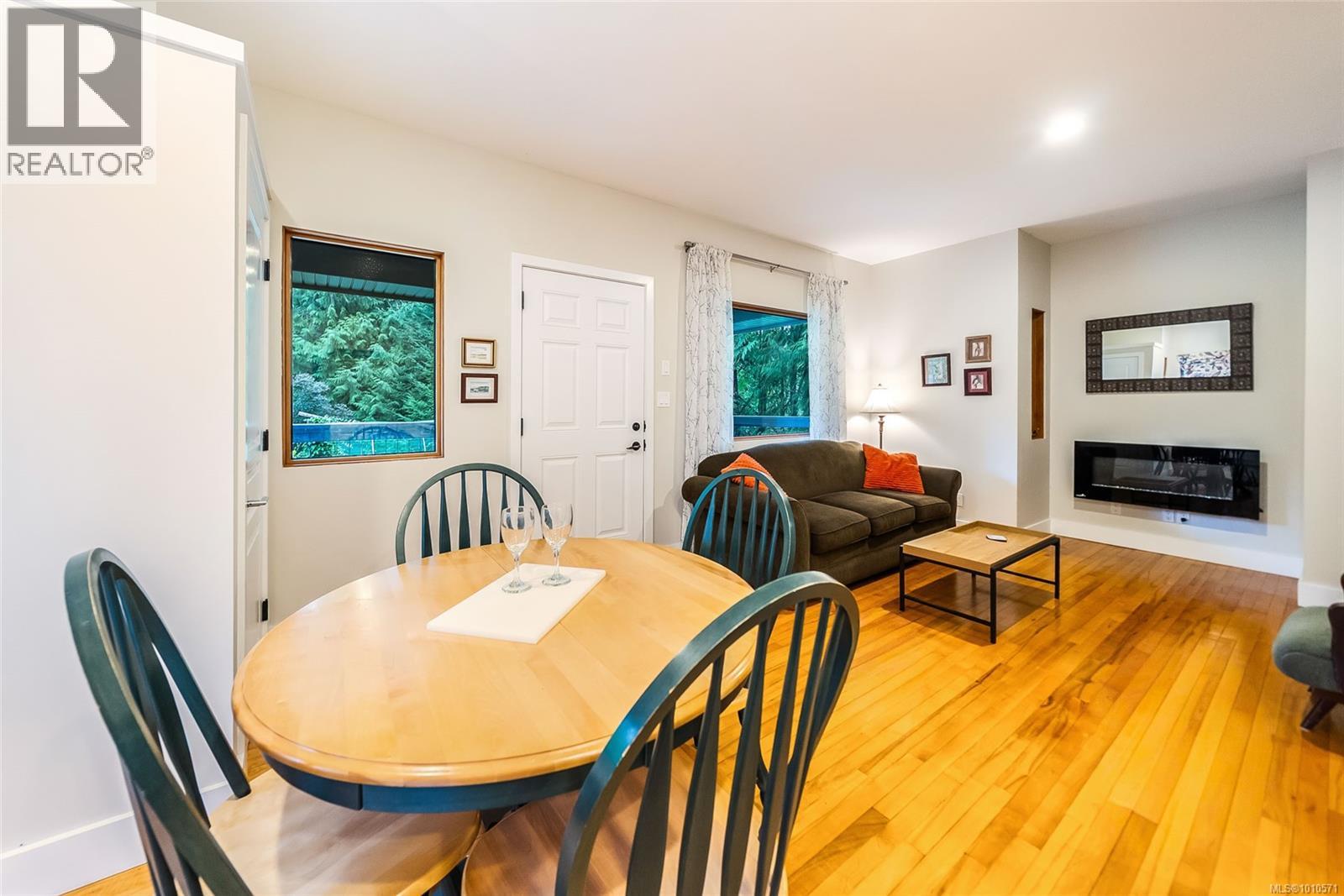 1875 Ashling Rd, Qualicum Beach