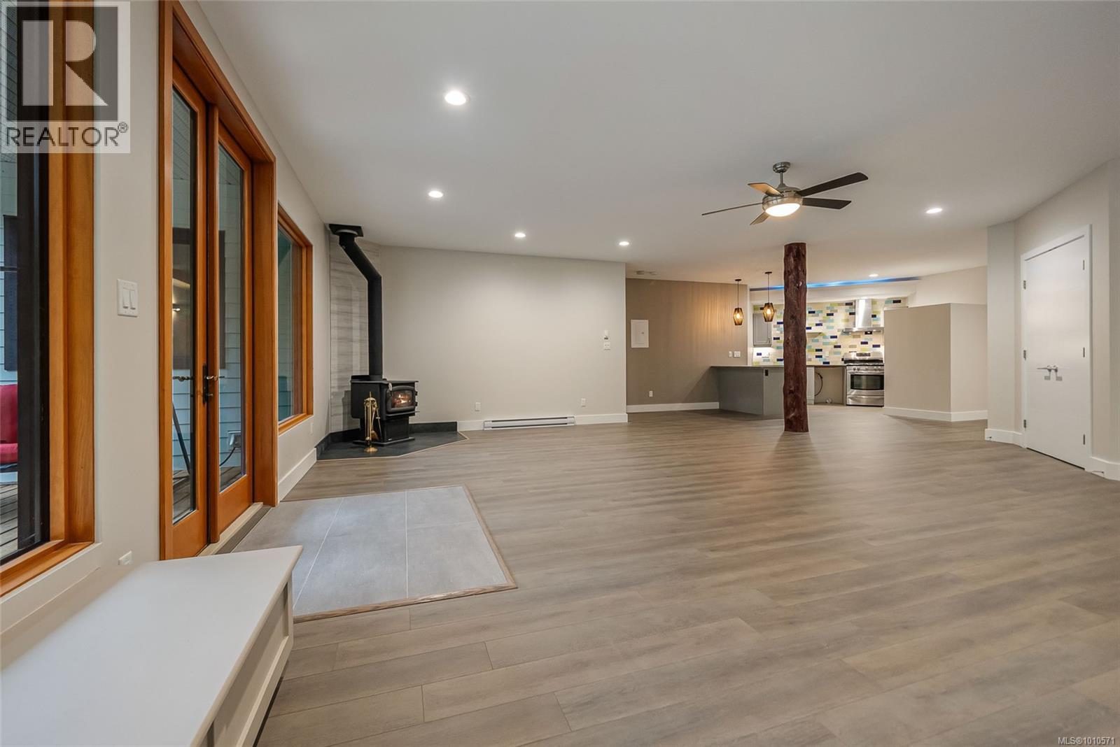 1875 Ashling Rd, Qualicum Beach