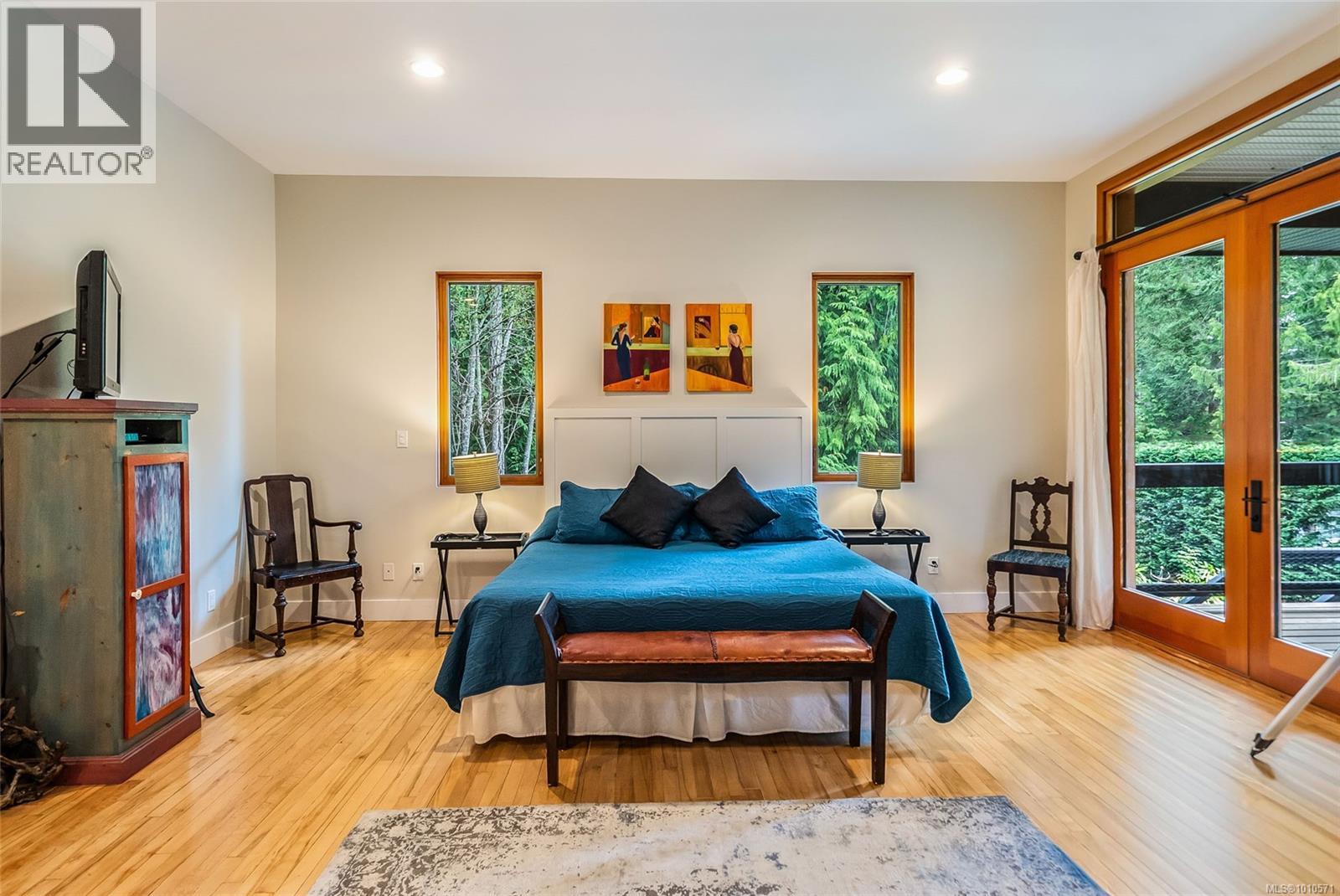 1875 Ashling Rd, Qualicum Beach