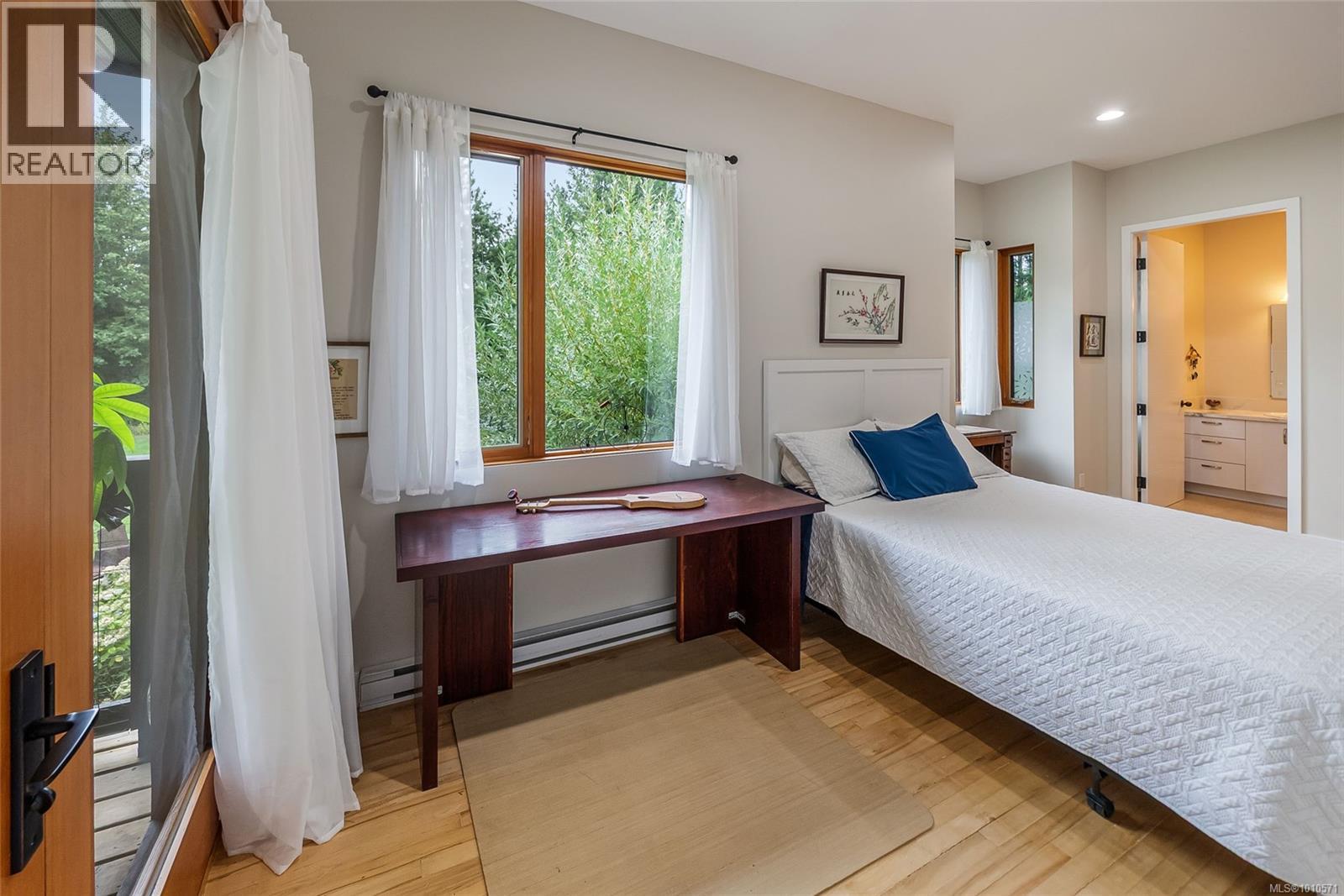 1875 Ashling Rd, Qualicum Beach