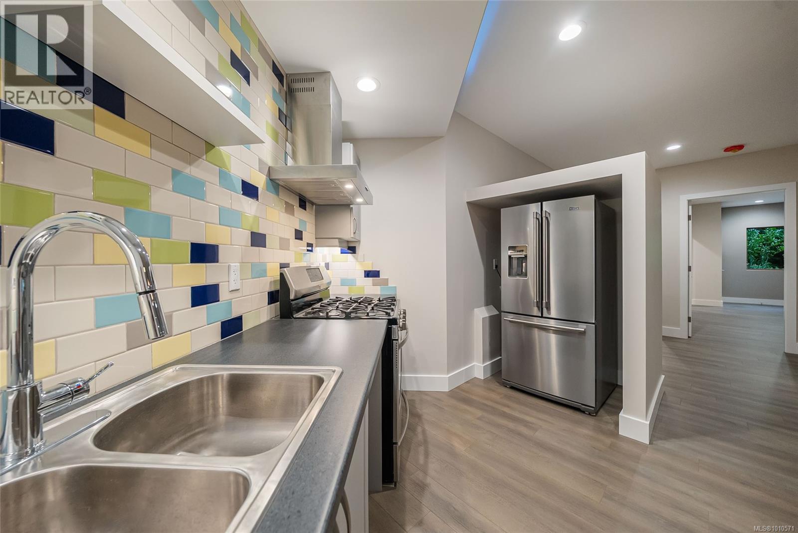 1875 Ashling Rd, Qualicum Beach