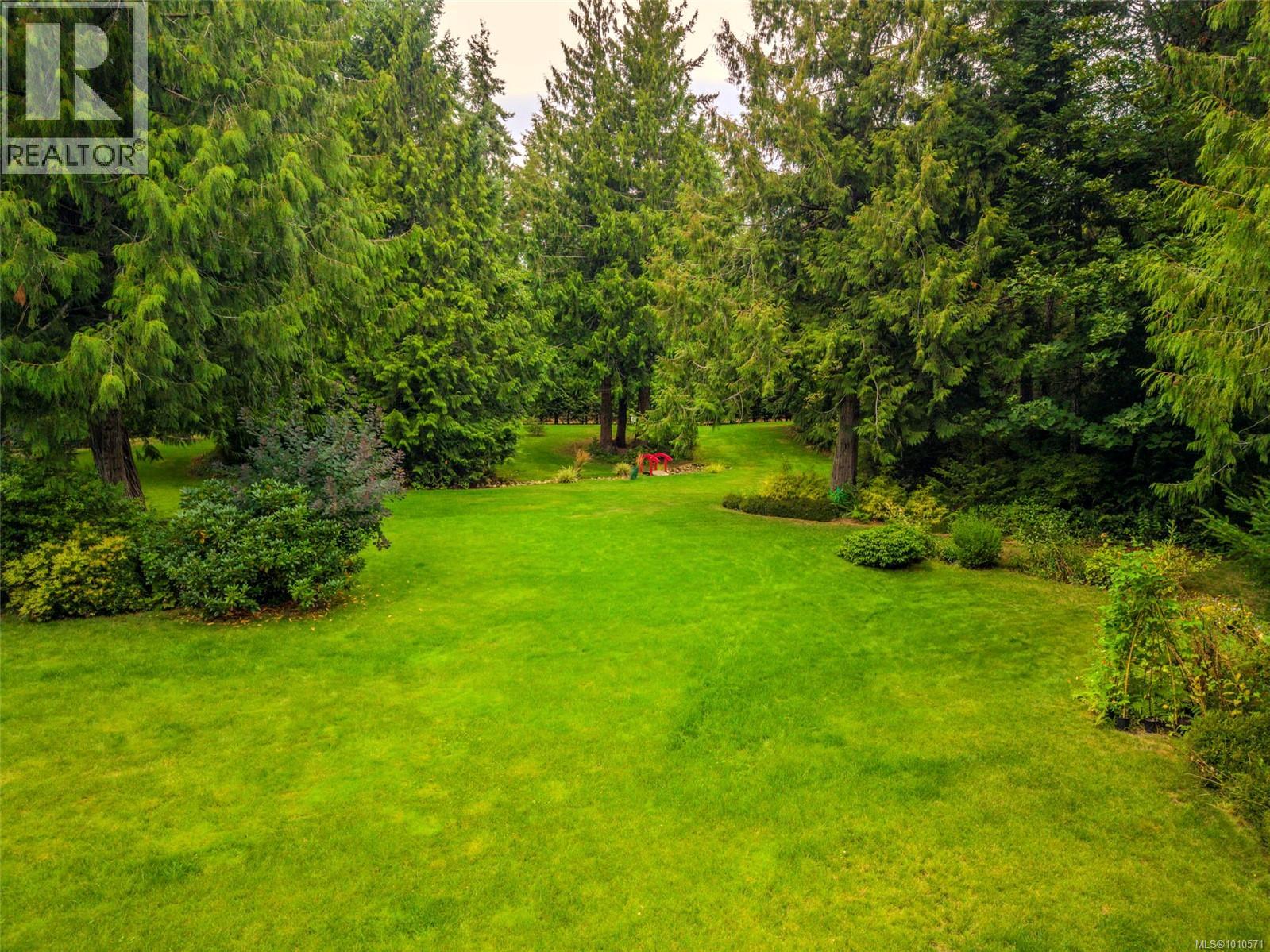 1875 Ashling Rd, Qualicum Beach