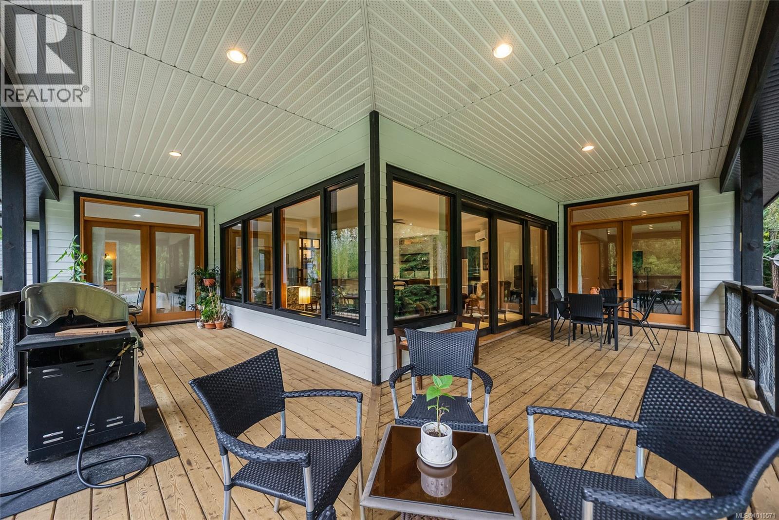 1875 Ashling Rd, Qualicum Beach