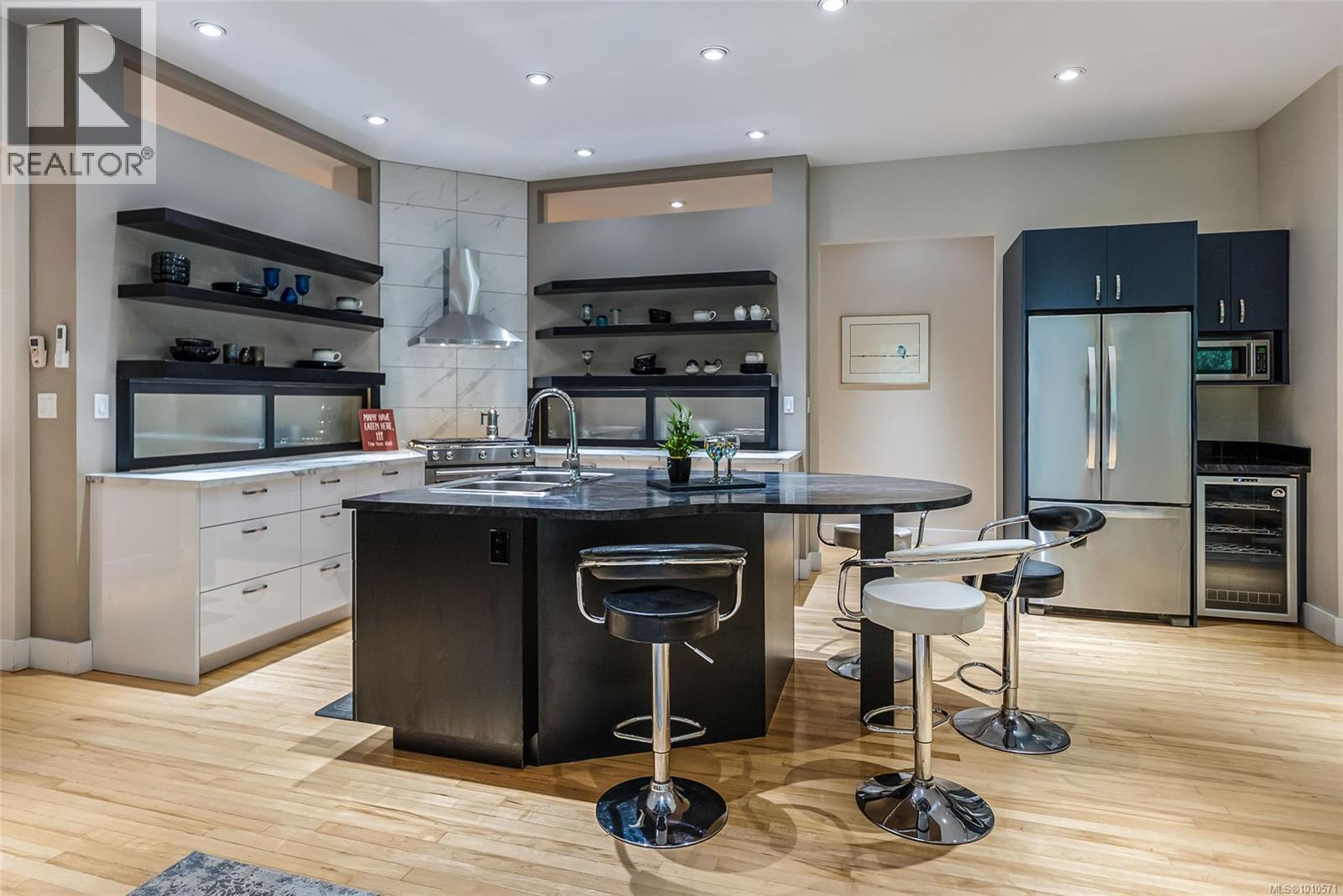 1875 Ashling Rd, Qualicum Beach