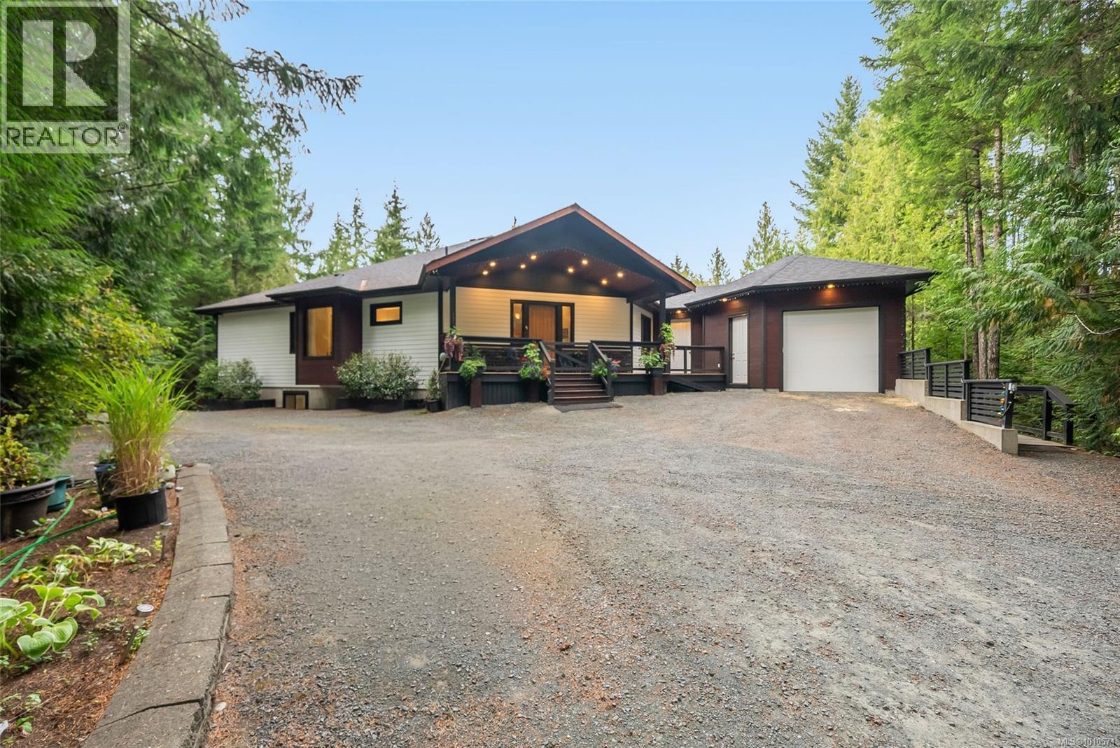 1875 Ashling Rd, Qualicum Beach