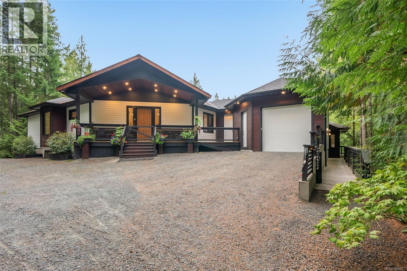 1875 Ashling Rd, Qualicum Beach