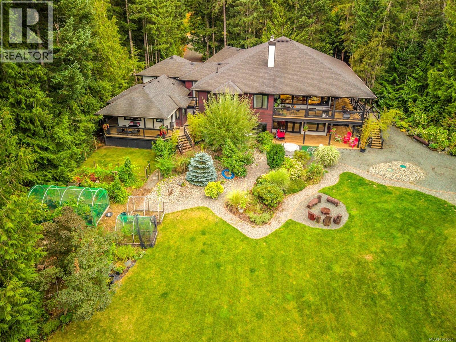1875 Ashling Rd, Qualicum Beach