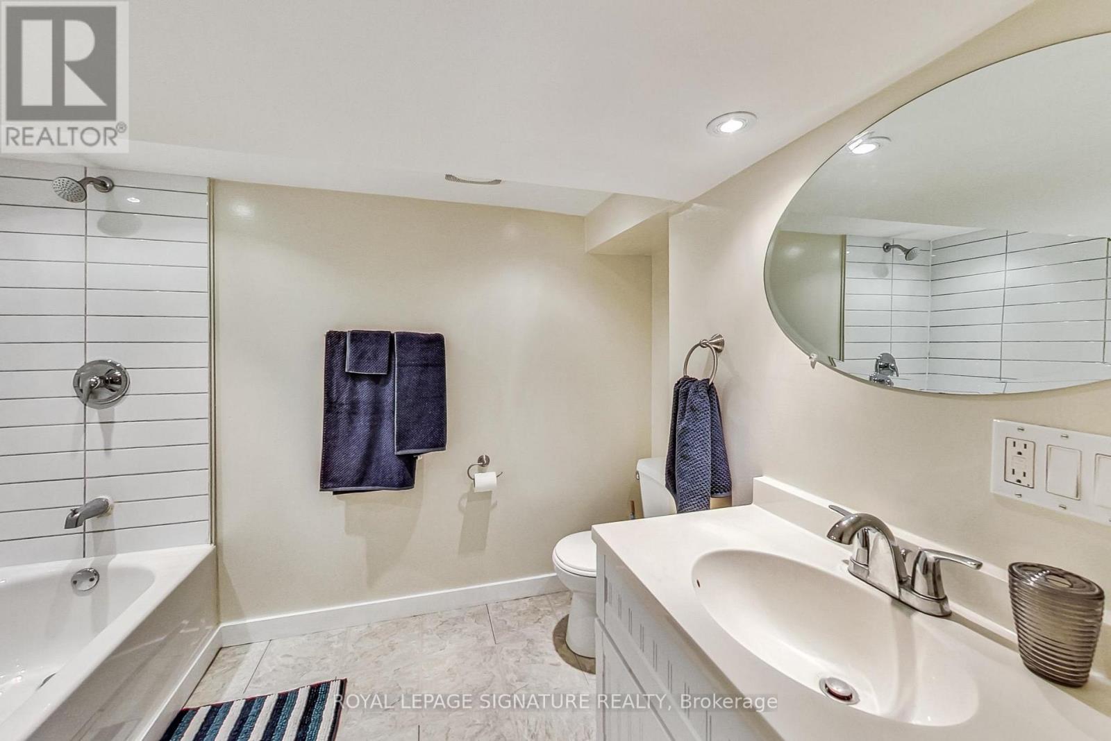 Single Family House for Sale in  MILNE AVENUE Toronto (Oakridge) 