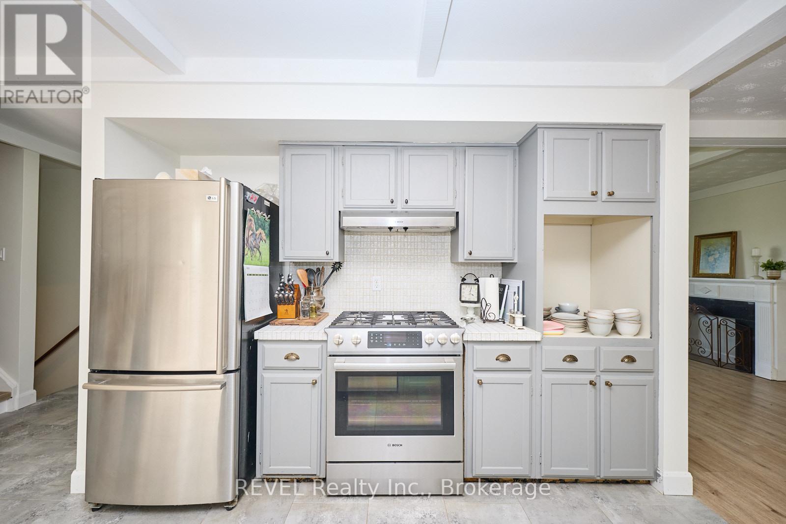 877 DAYTONA DRIVE N - 8
