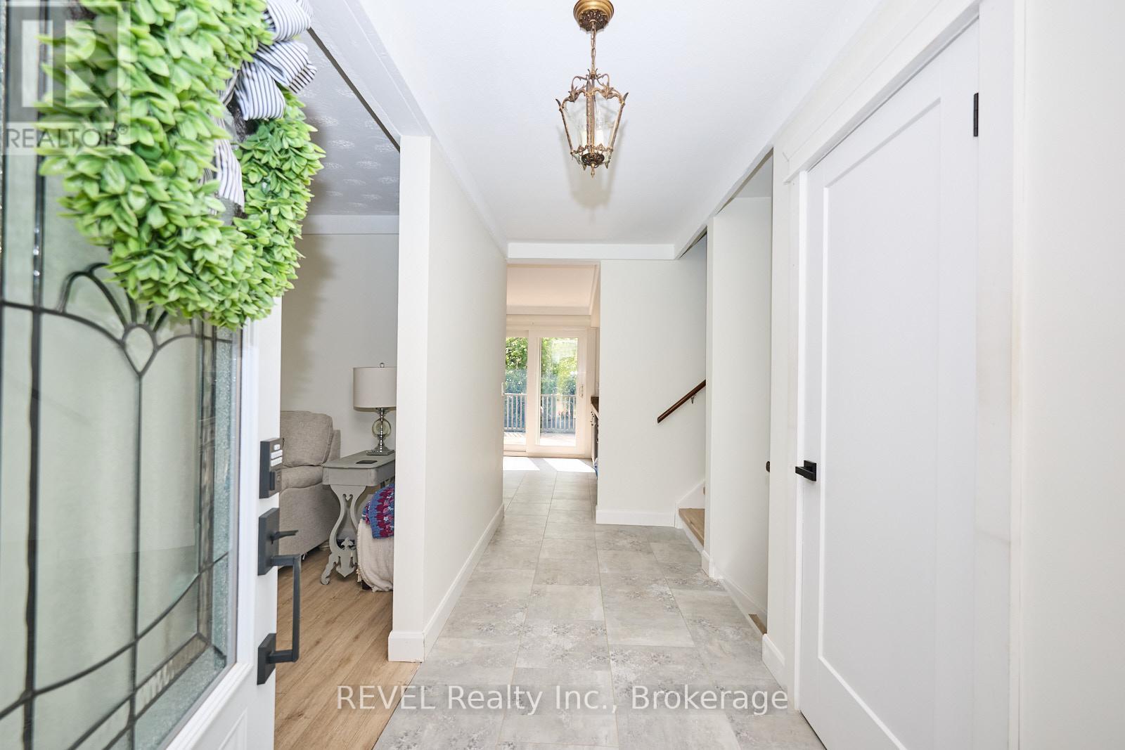 877 DAYTONA DRIVE N - 3