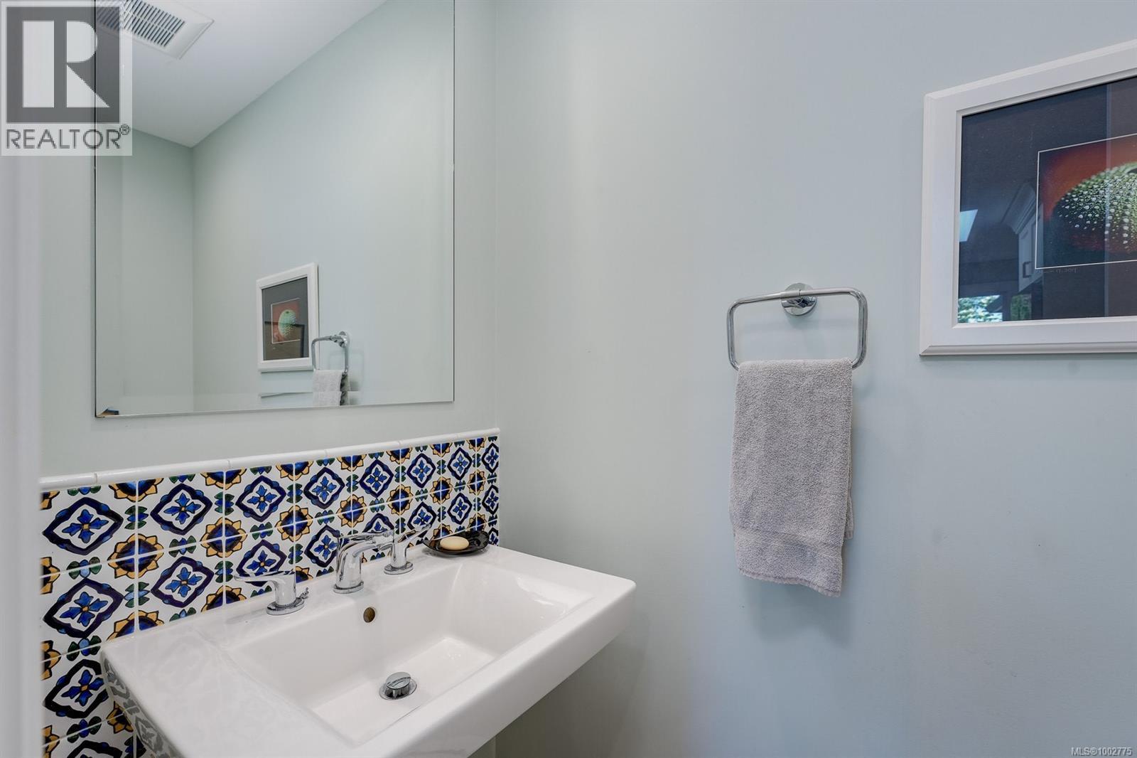 11333 CHALET Rd, North Saanich