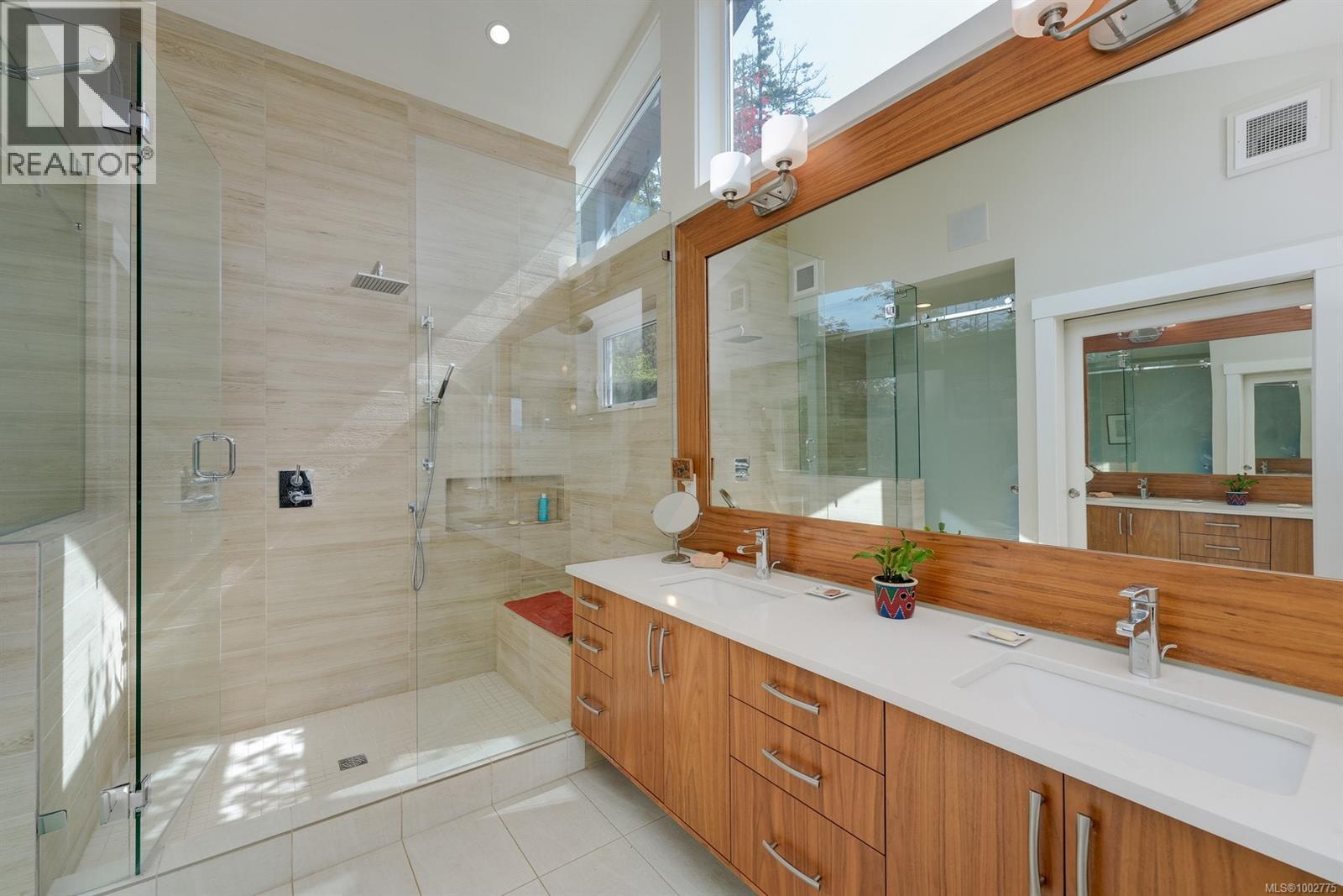 11333 CHALET Rd, North Saanich