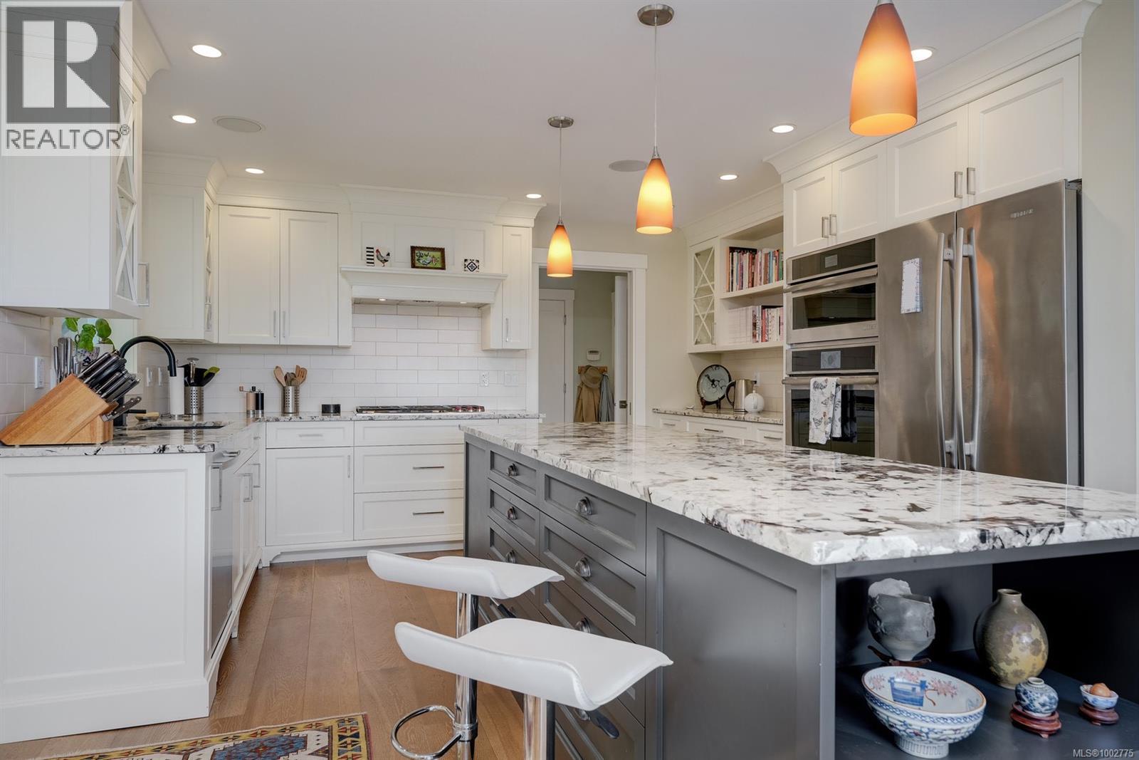 11333 CHALET Rd, North Saanich