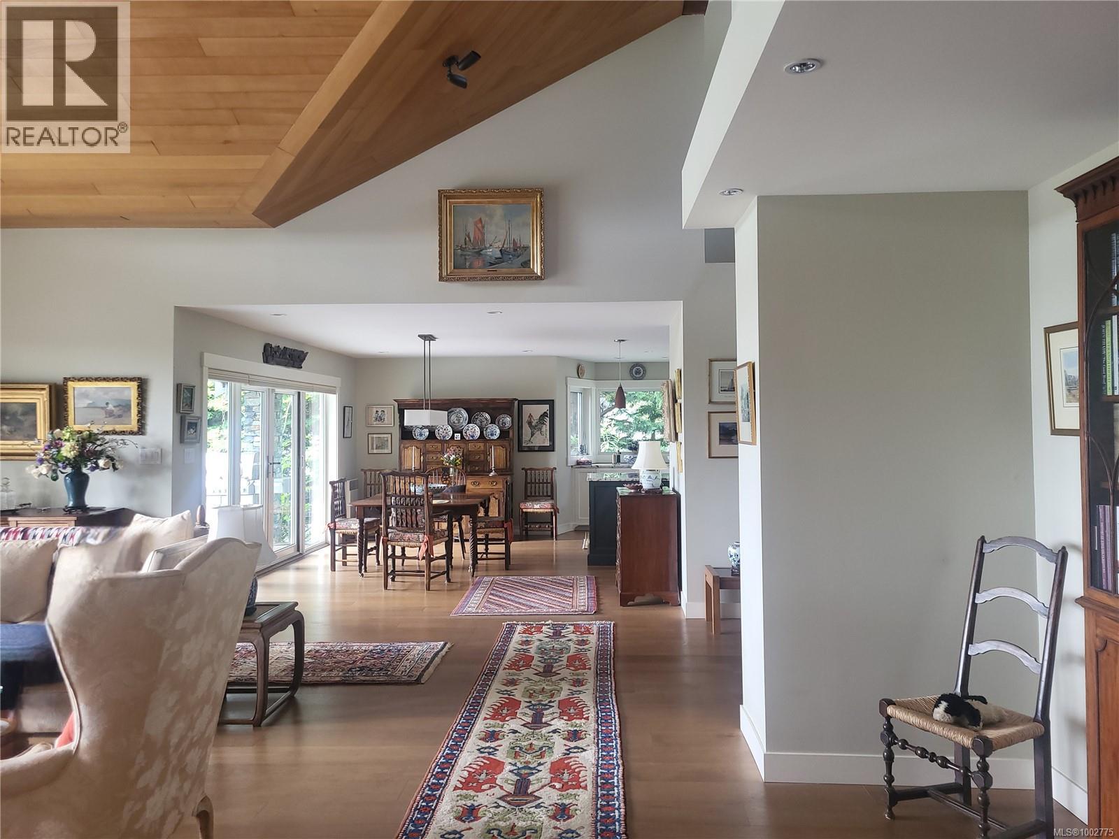 11333 CHALET Rd, North Saanich