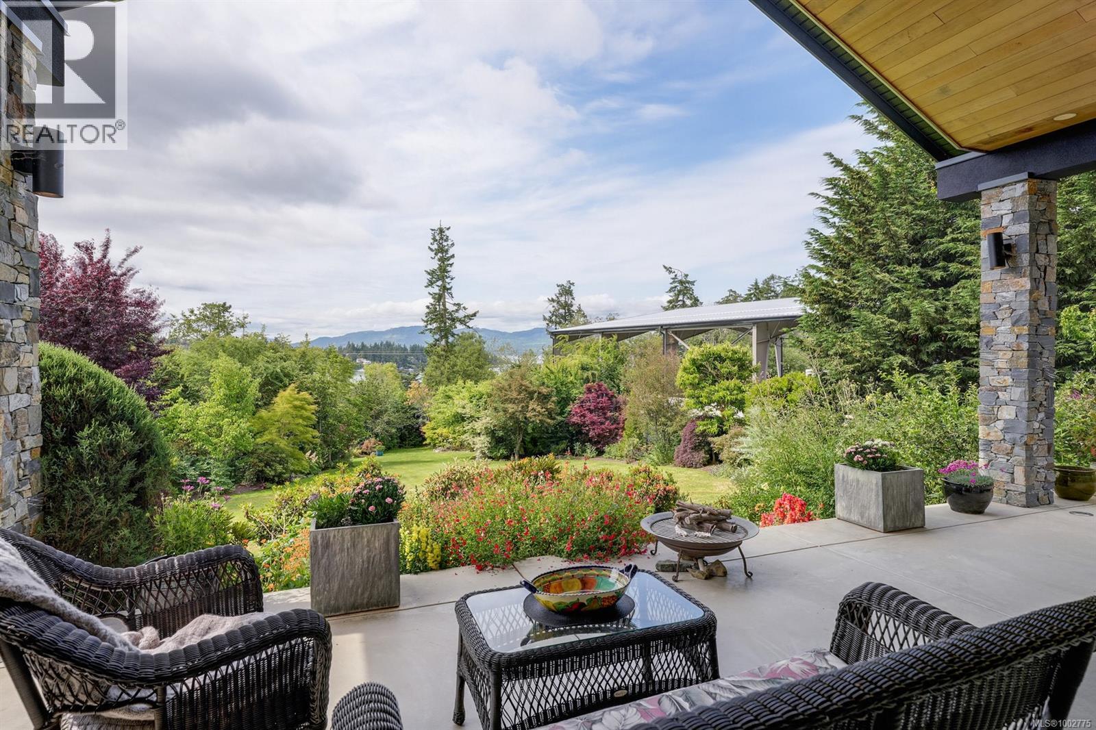 11333 CHALET Rd, North Saanich