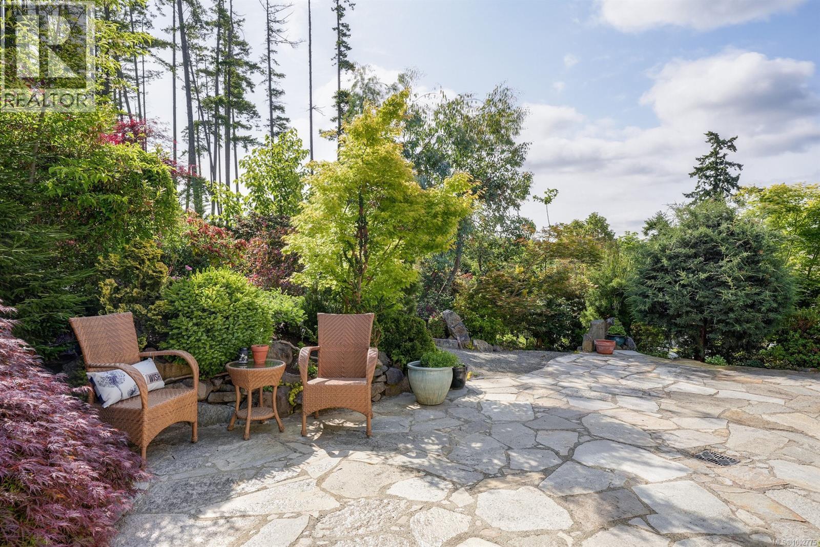 11333 CHALET Rd, North Saanich