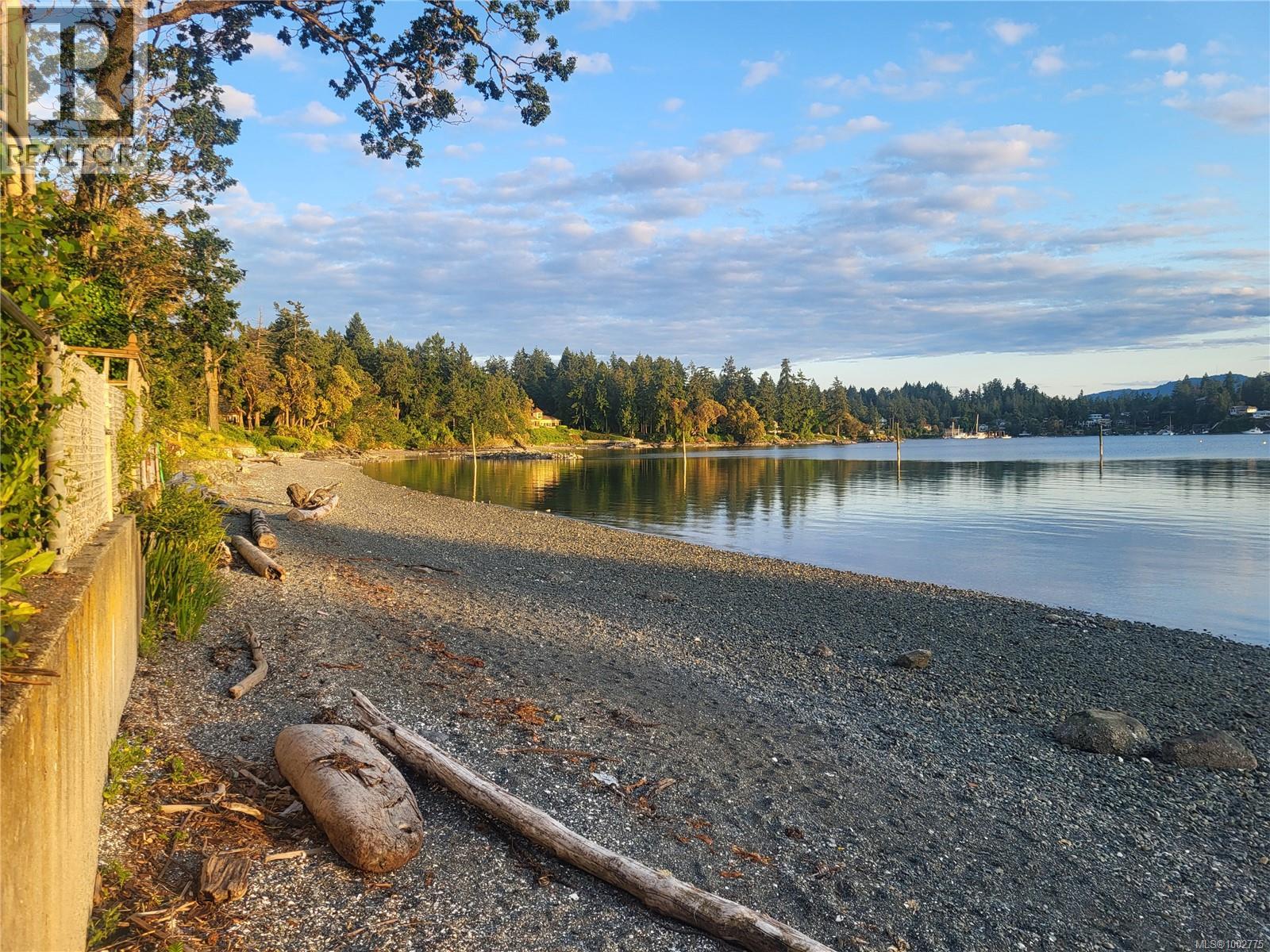 11333 CHALET Rd, North Saanich