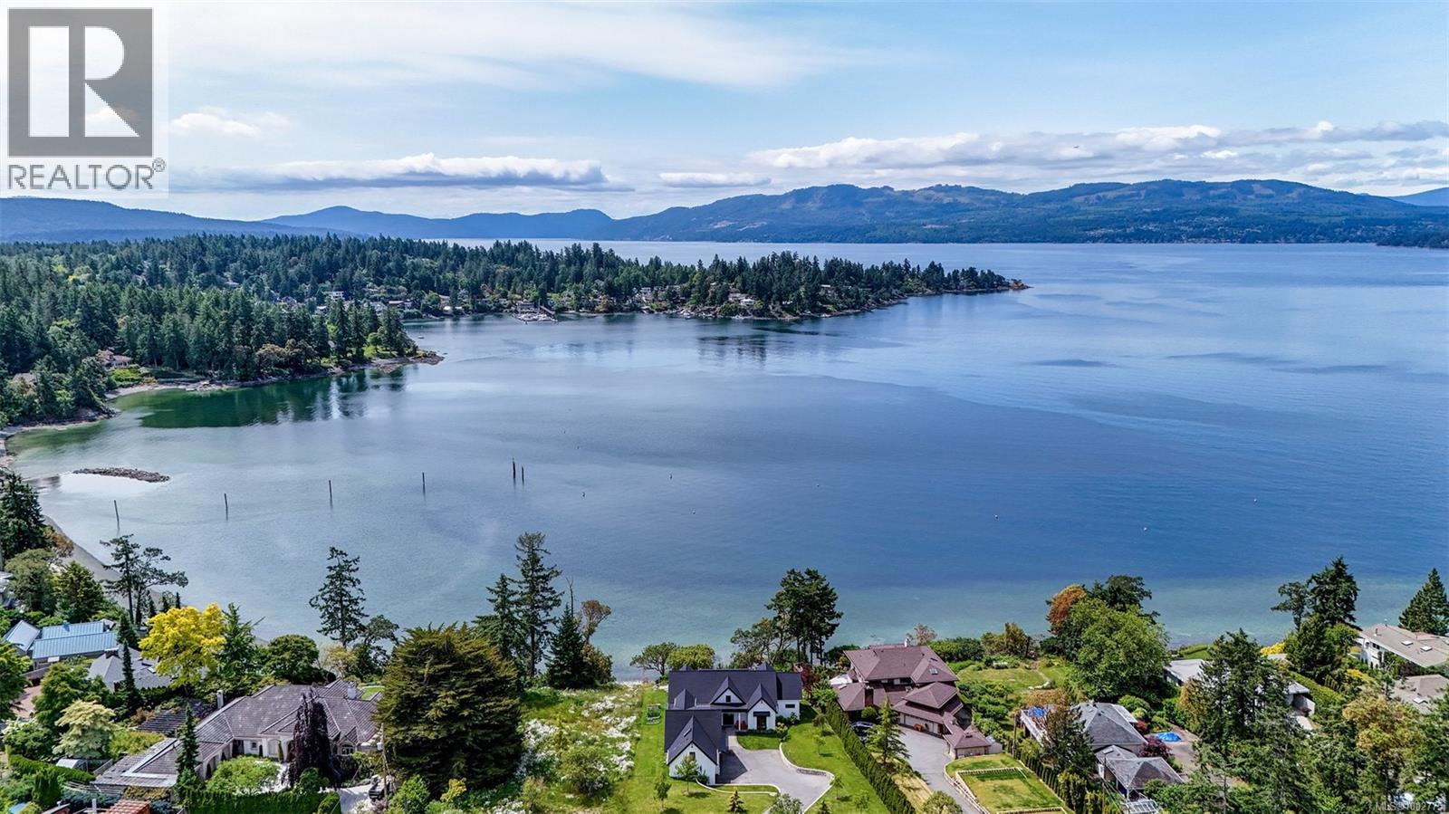 11333 CHALET Rd, North Saanich