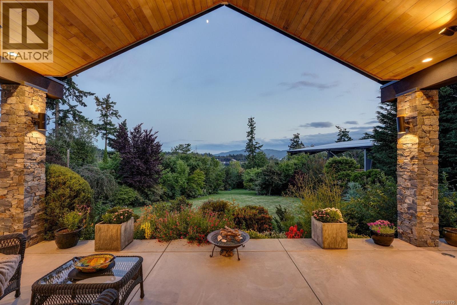 11333 CHALET Rd, North Saanich