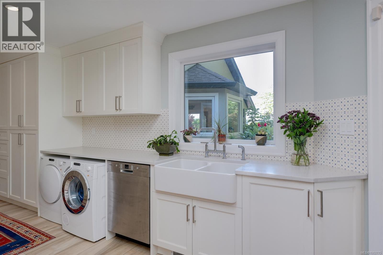 11333 CHALET Rd, North Saanich