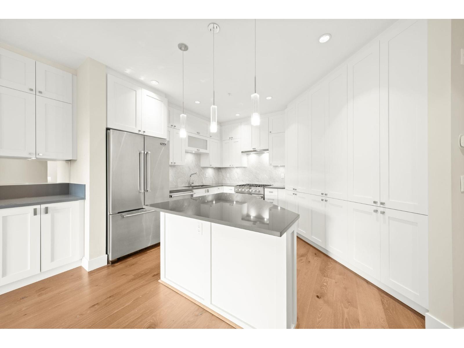 213 14855 THRIFT AVENUE, White Rock