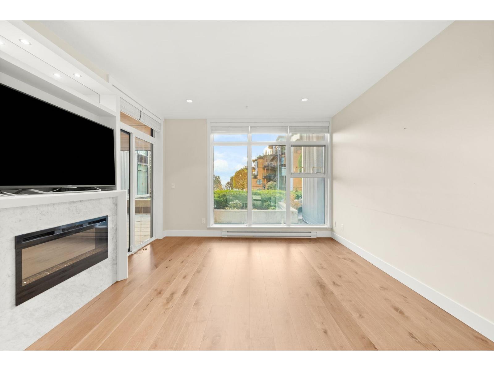 213 14855 THRIFT AVENUE, White Rock