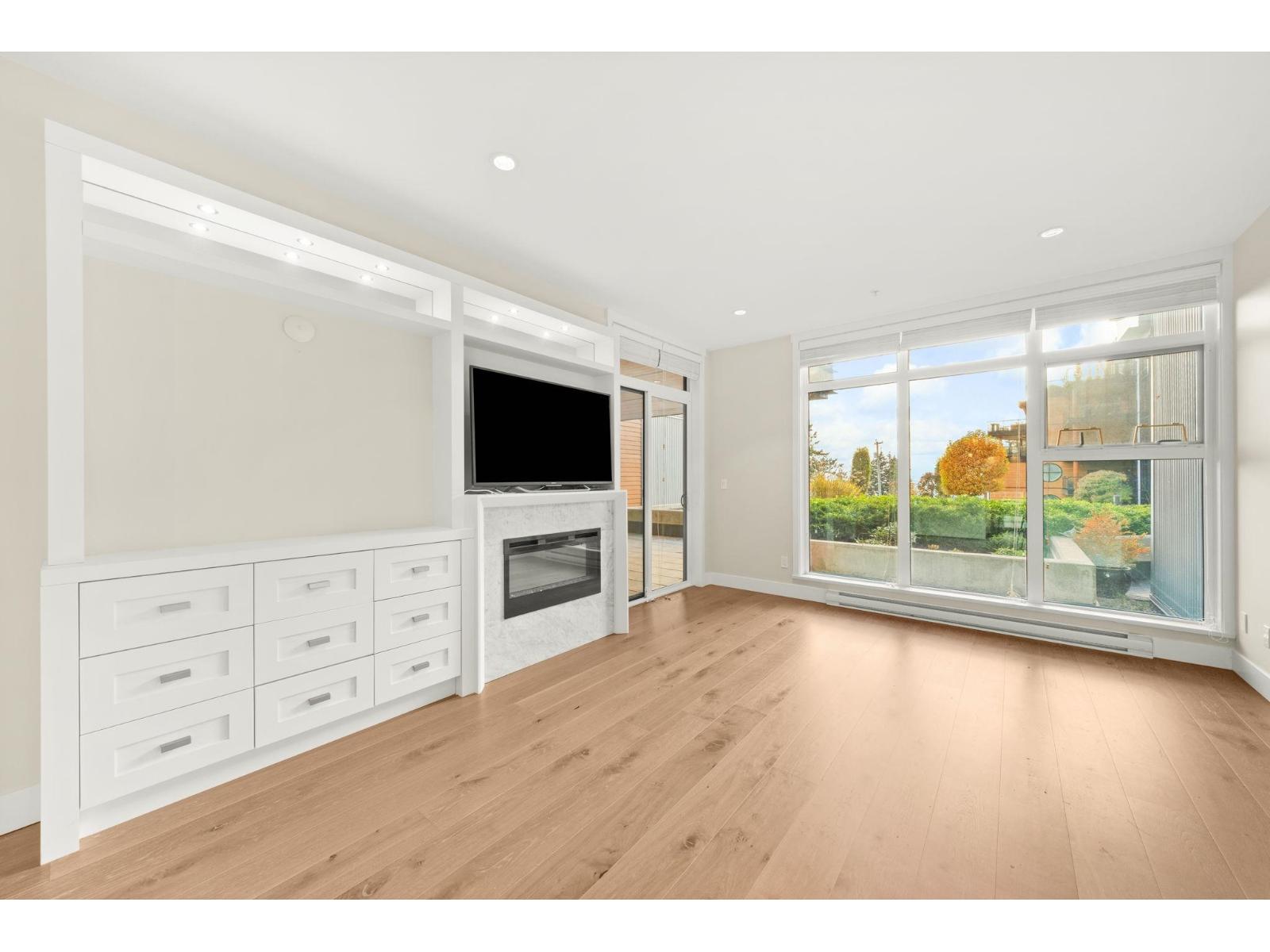 213 14855 THRIFT AVENUE, White Rock