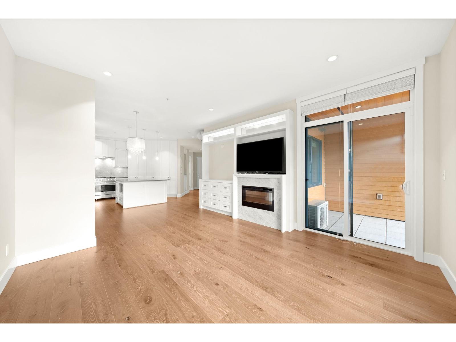 213 14855 THRIFT AVENUE, White Rock