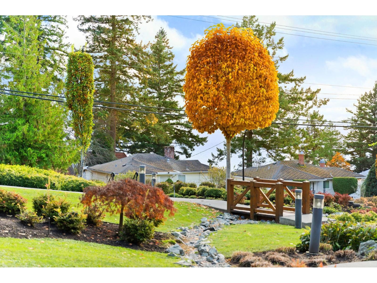 213 14855 THRIFT AVENUE, White Rock