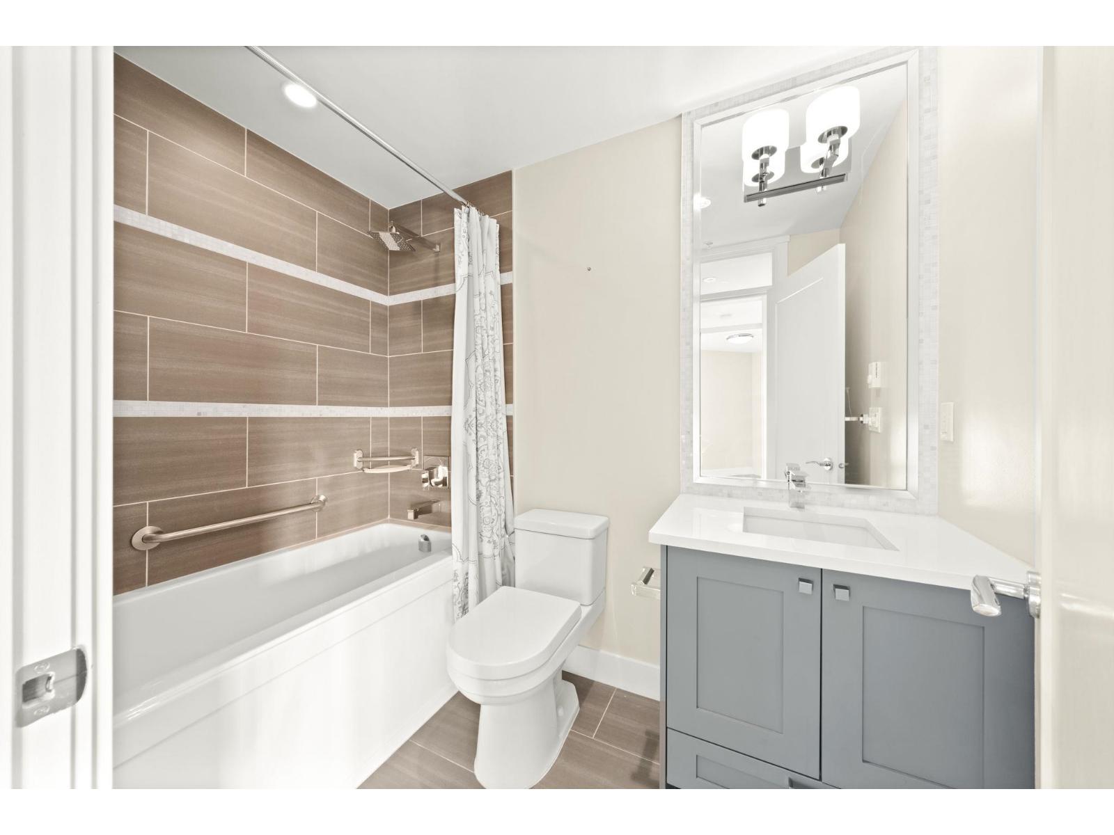 213 14855 THRIFT AVENUE, White Rock