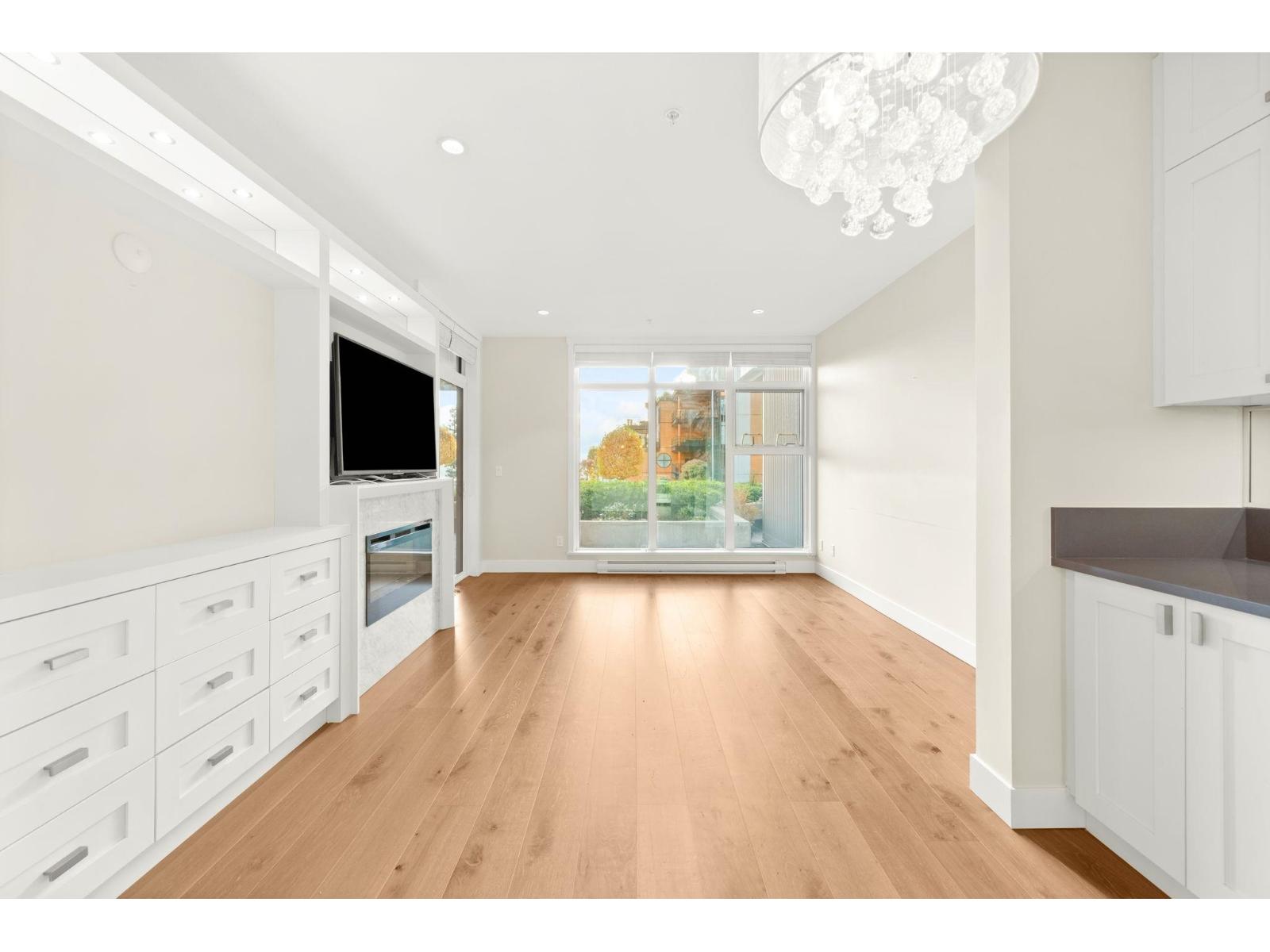 213 14855 THRIFT AVENUE, White Rock