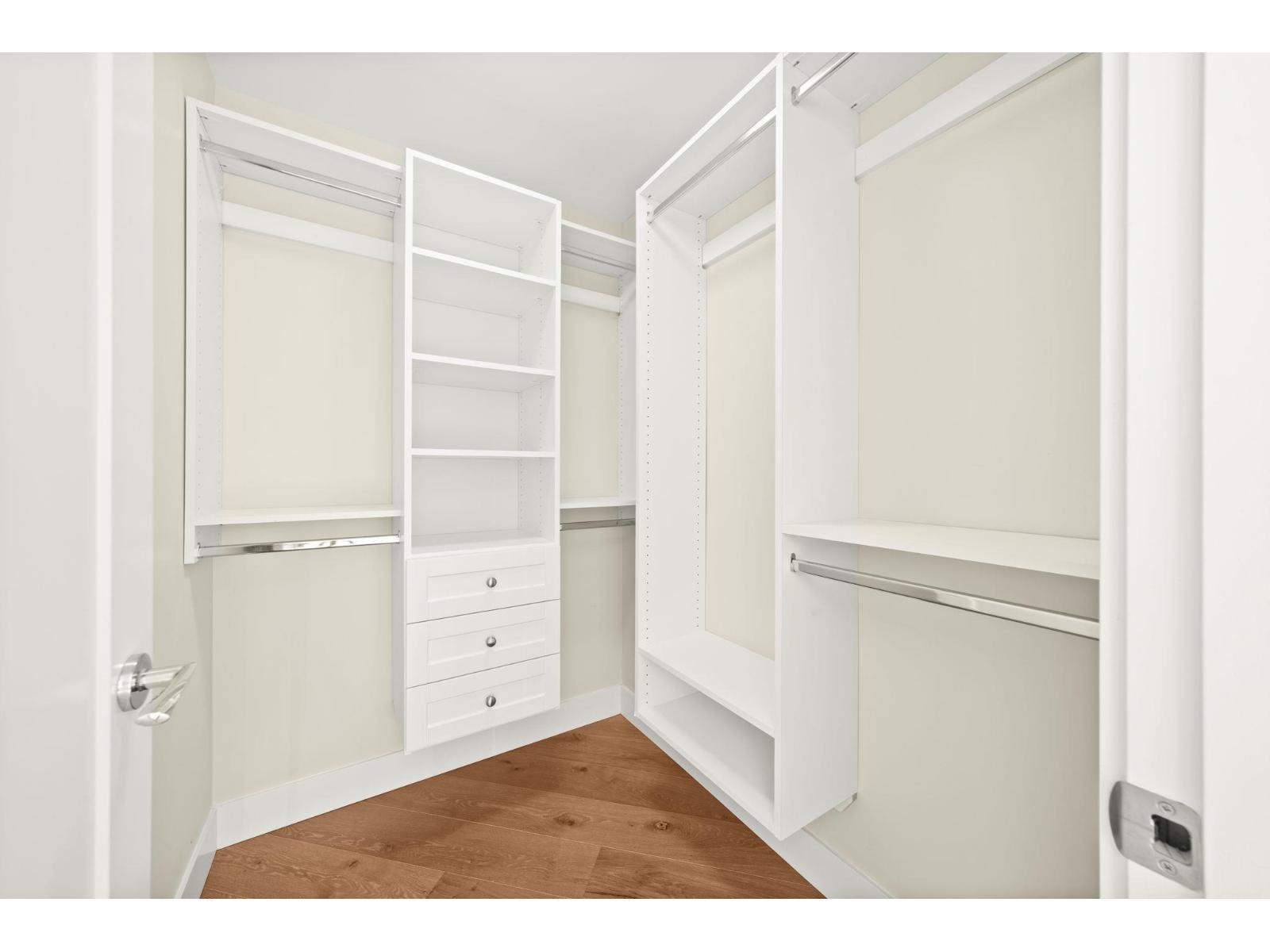 213 14855 THRIFT AVENUE, White Rock