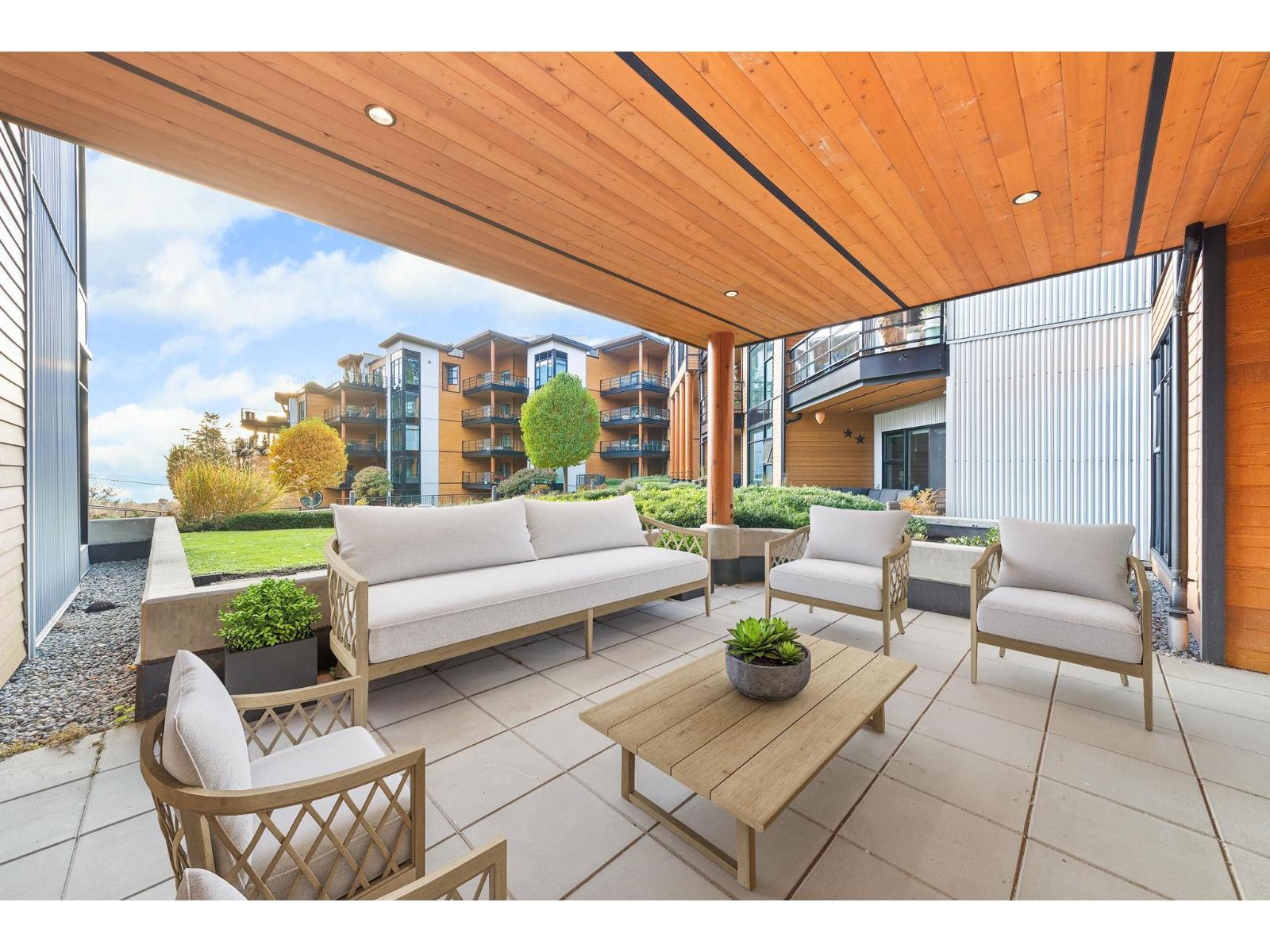 213 14855 THRIFT AVENUE, White Rock