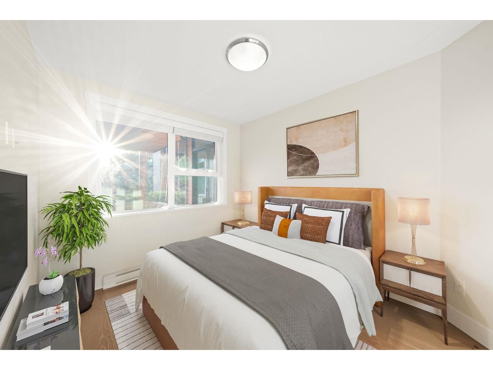 213 14855 THRIFT AVENUE, White Rock