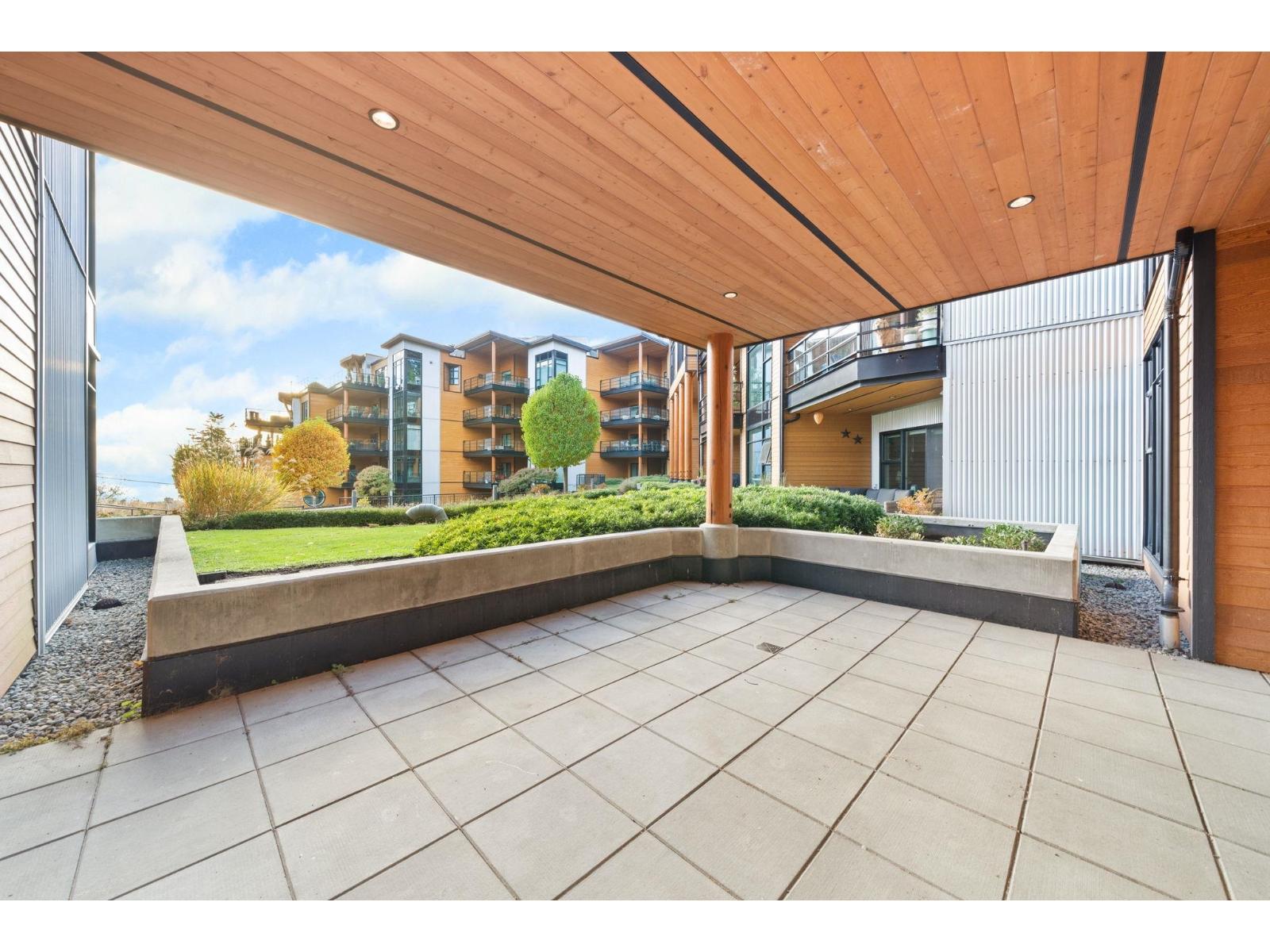 213 14855 THRIFT AVENUE, White Rock