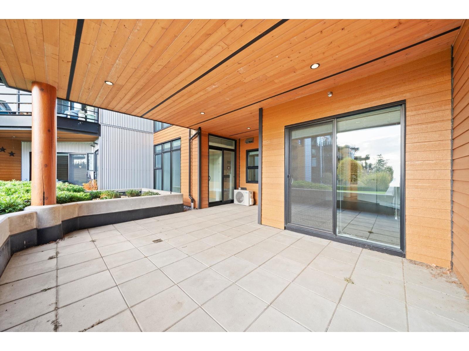 213 14855 THRIFT AVENUE, White Rock