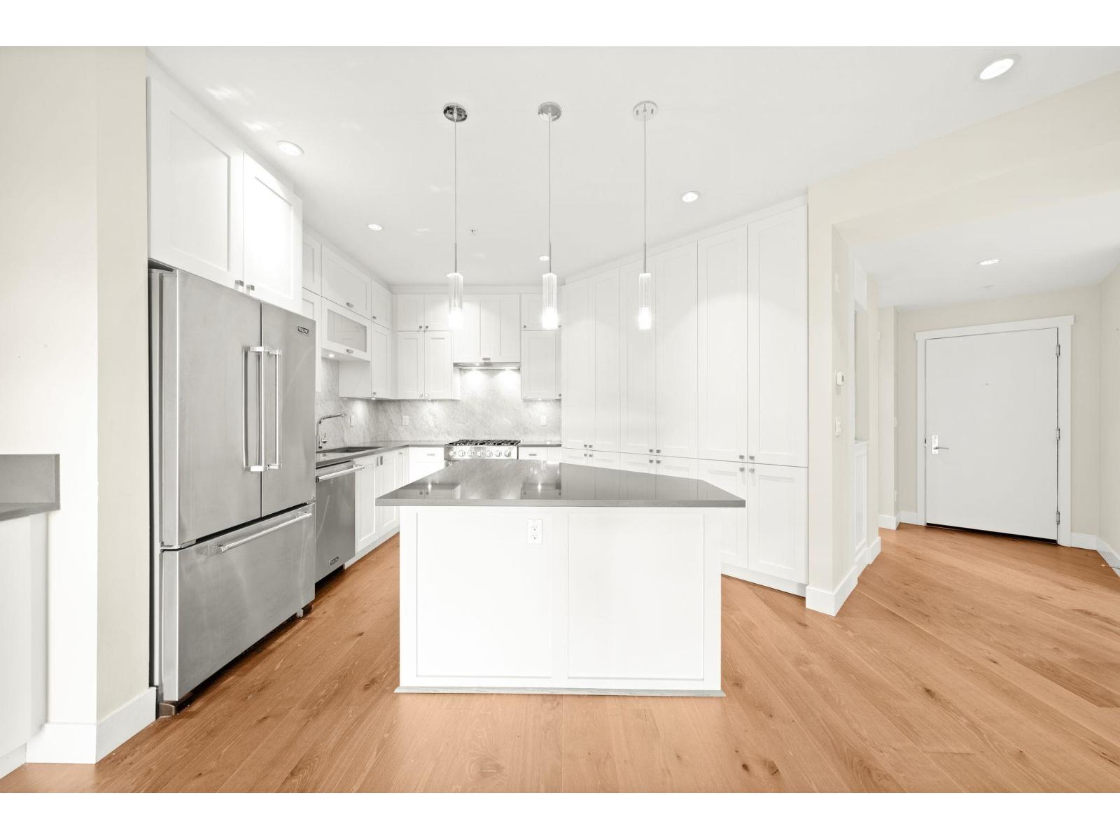 213 14855 THRIFT AVENUE, White Rock