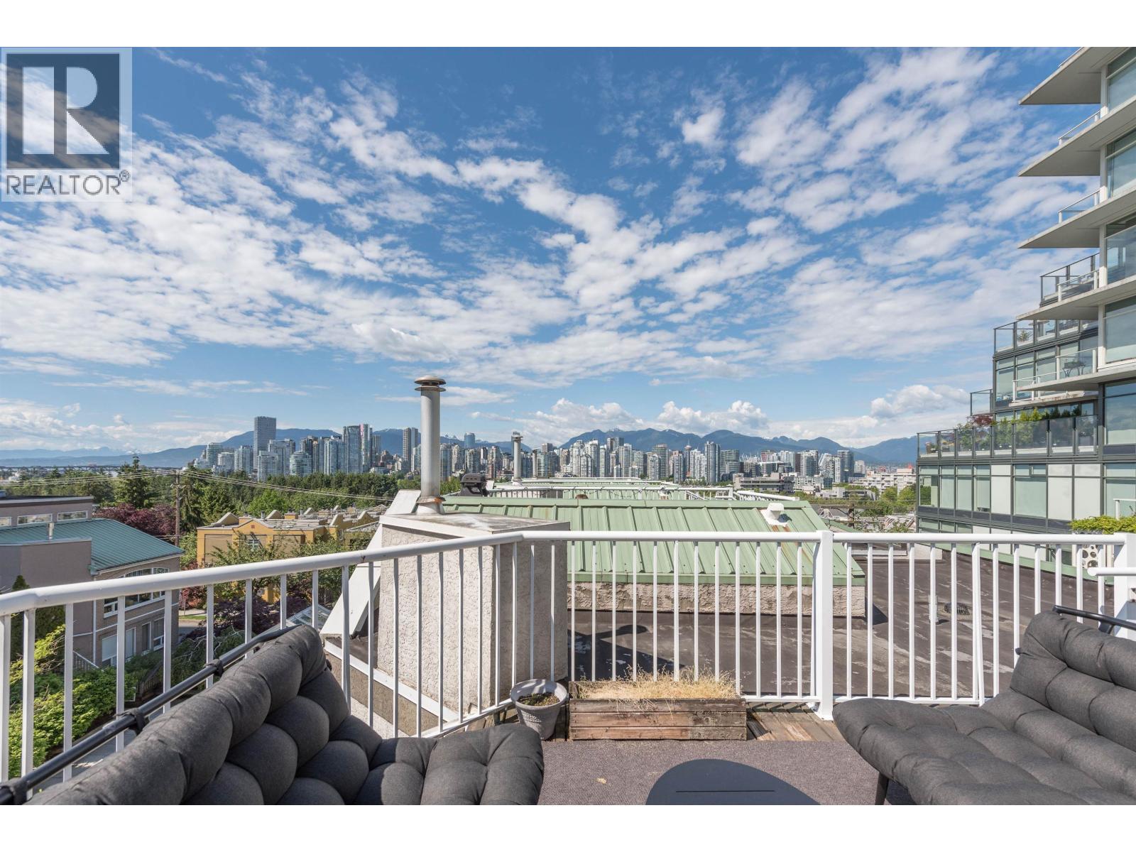 208 788 W 8TH AVENUE, Vancouver
