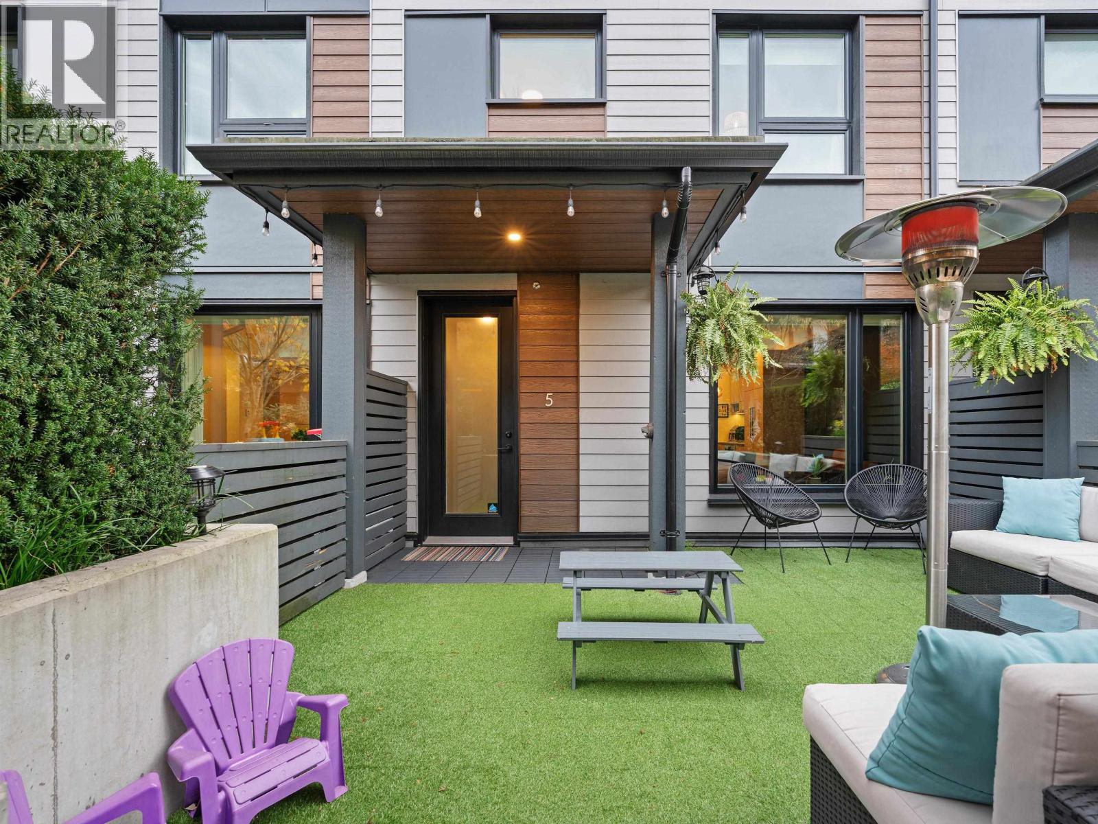 5 528 E 2ND STREET, North Vancouver