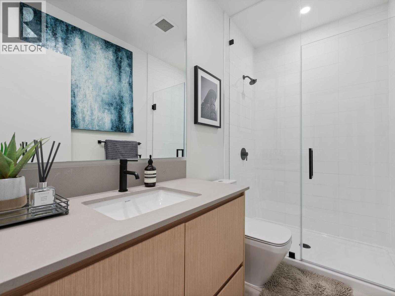 5 528 E 2ND STREET, North Vancouver