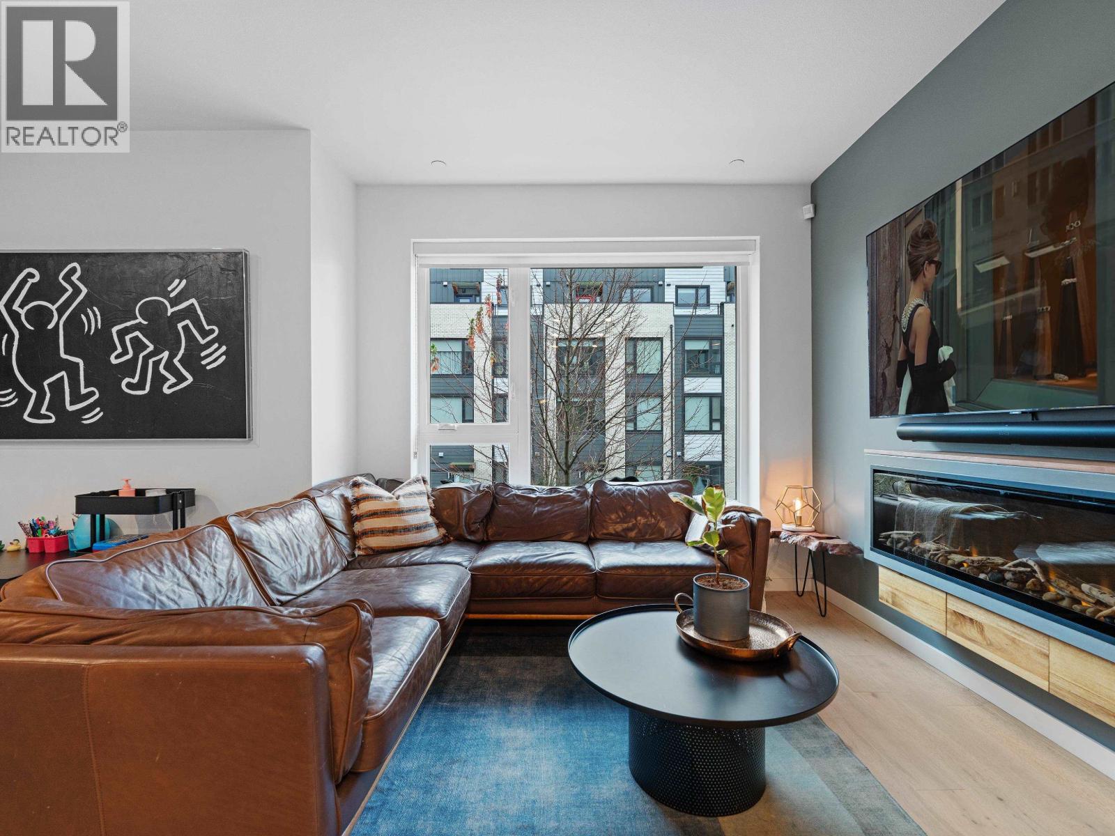 5 528 E 2ND STREET, North Vancouver