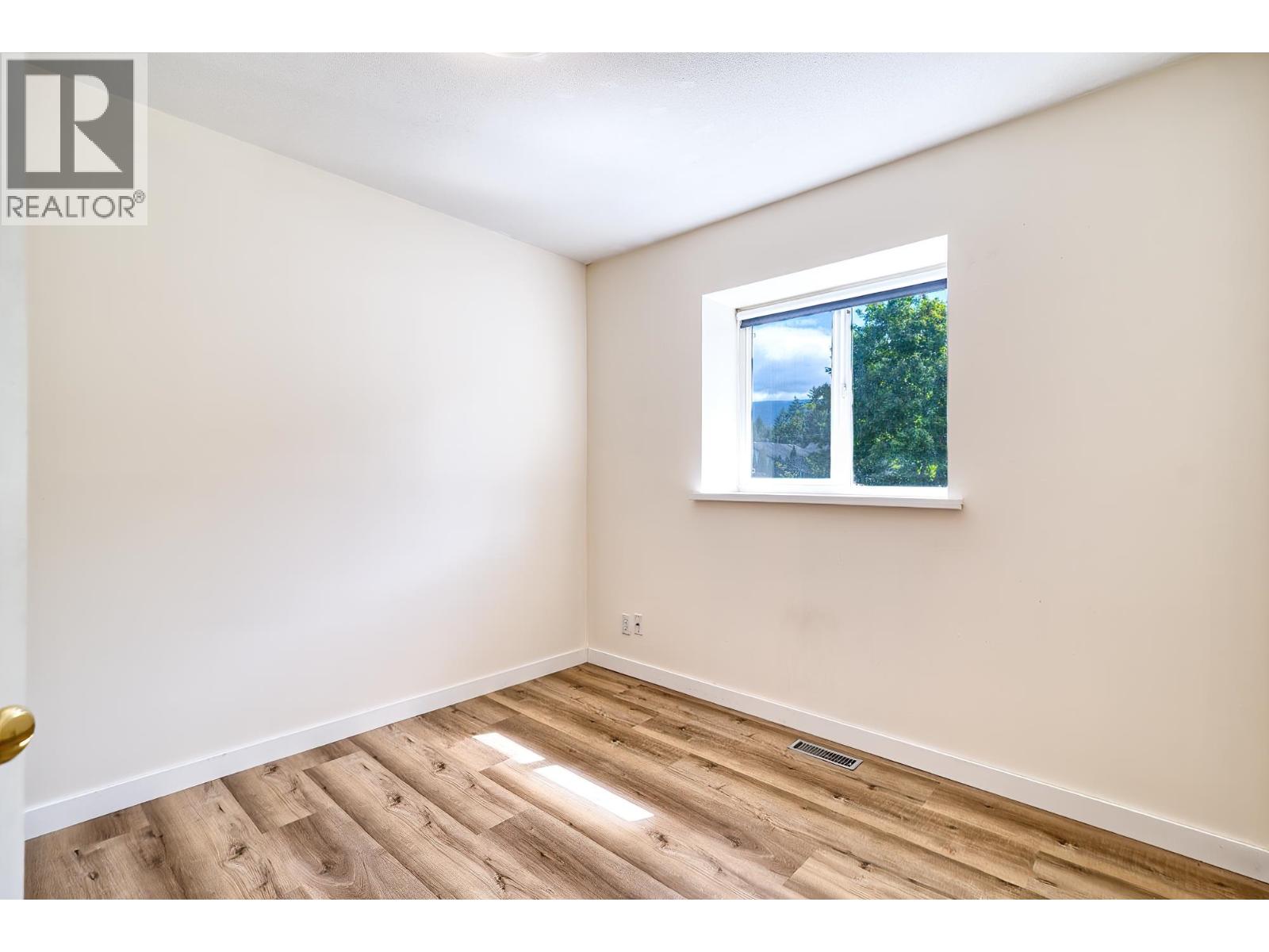 5833 HERON PLACE, Sechelt