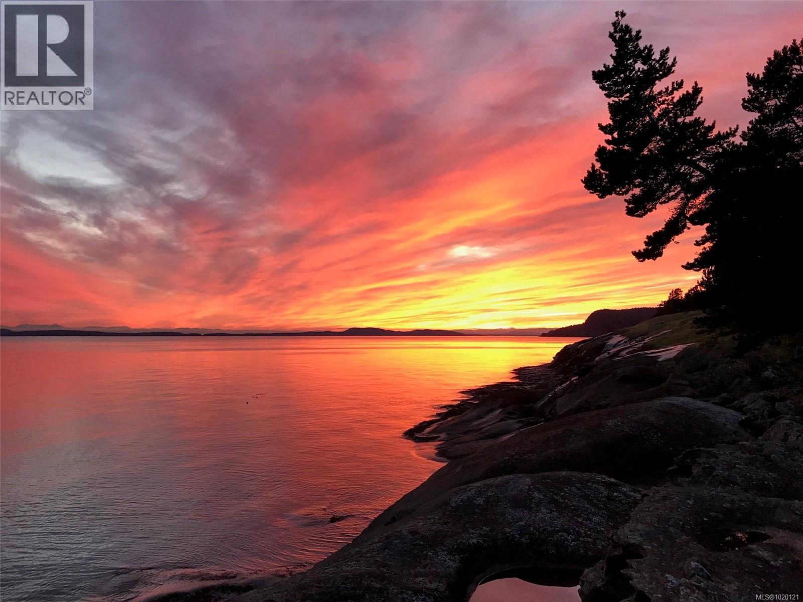 608 & 610 Tumbo Channel Rd