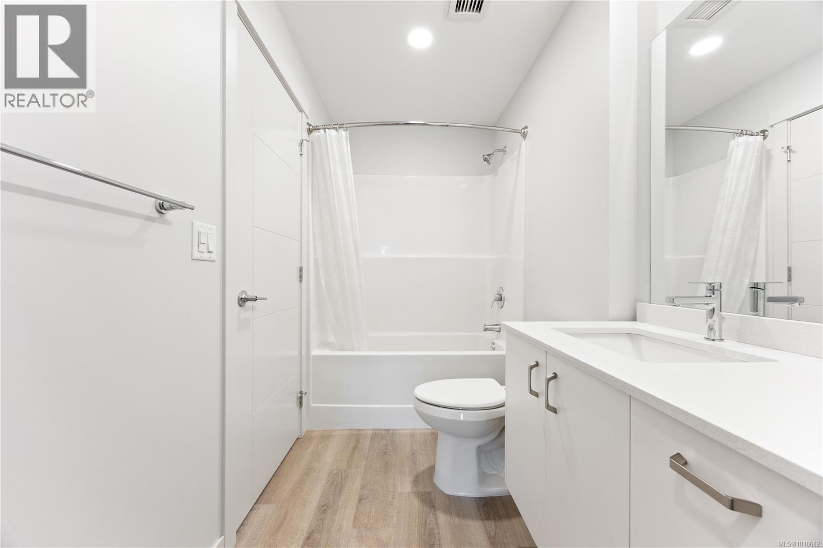 209 120 Jensen Ave W, Parksville