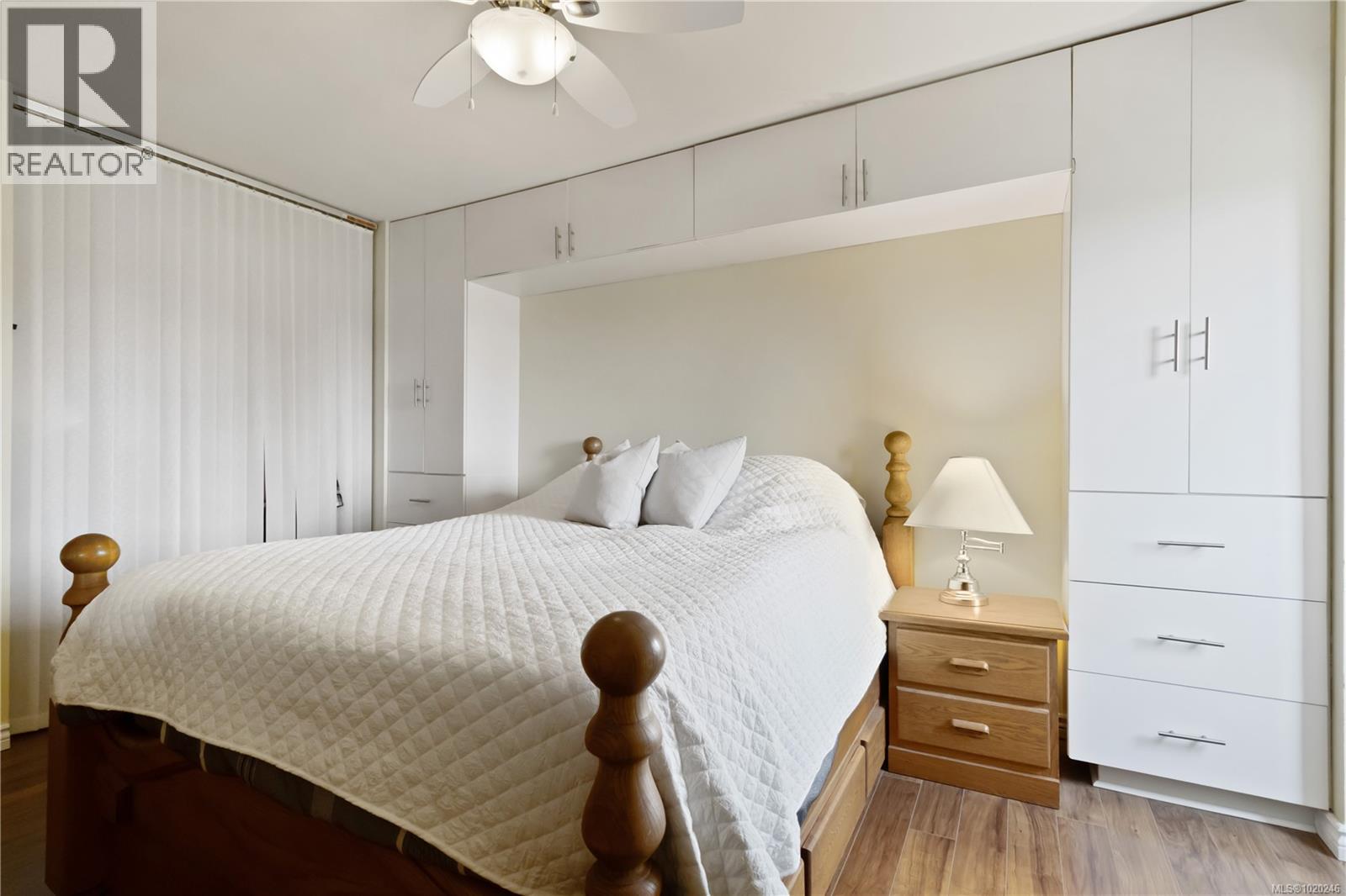 304 1680 Poplar Ave, Saanich