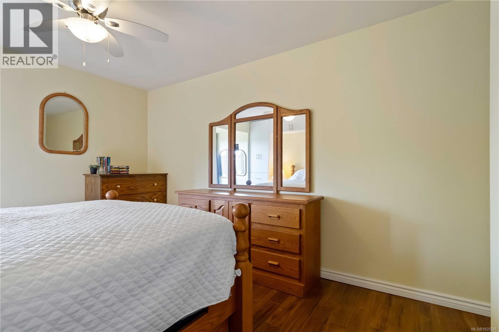 304 1680 Poplar Ave, Saanich