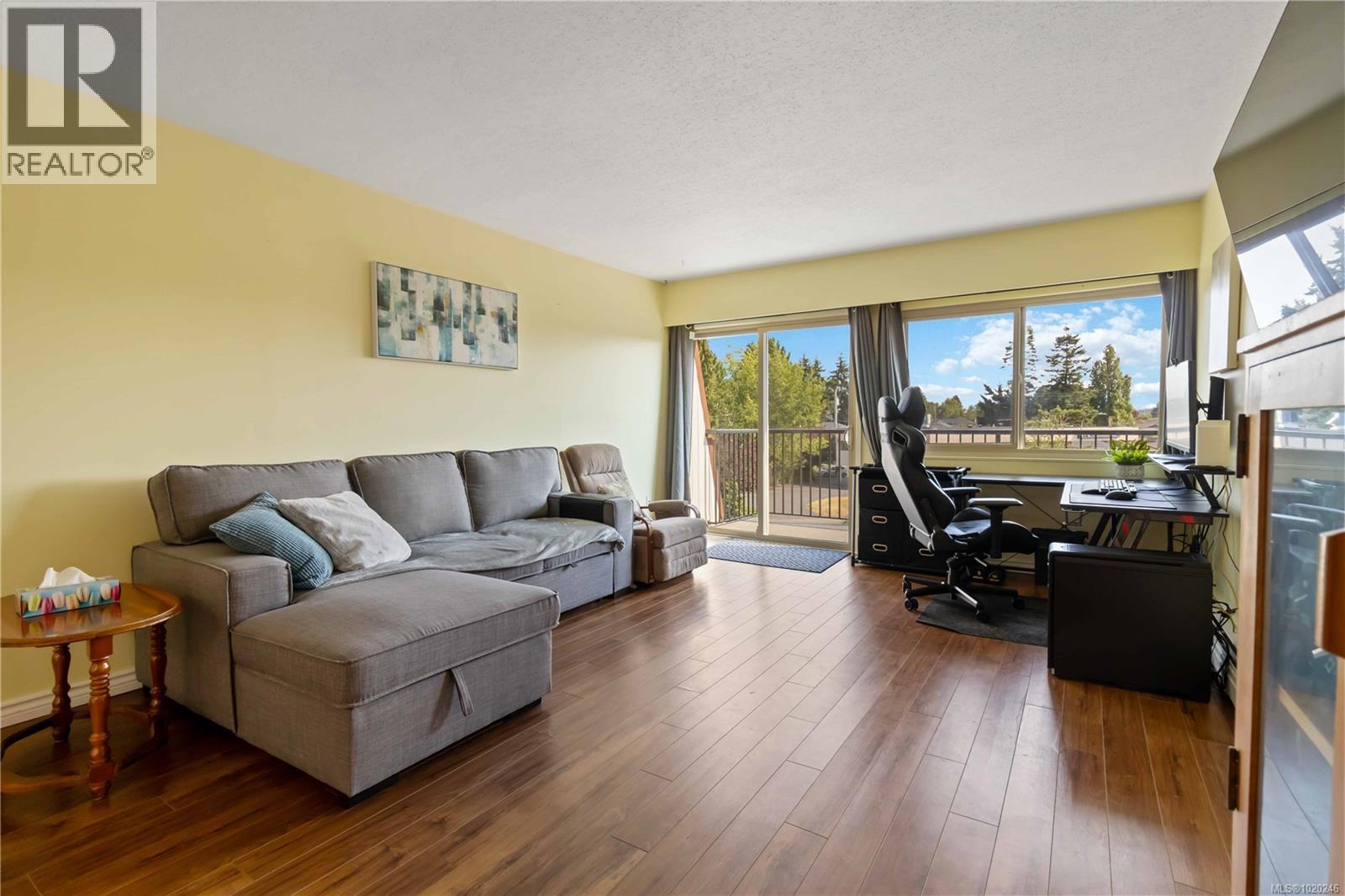 304 1680 Poplar Ave, Saanich