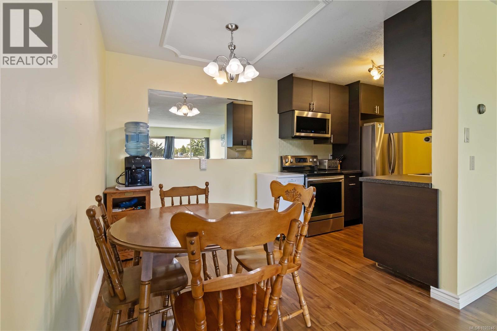 304 1680 Poplar Ave, Saanich